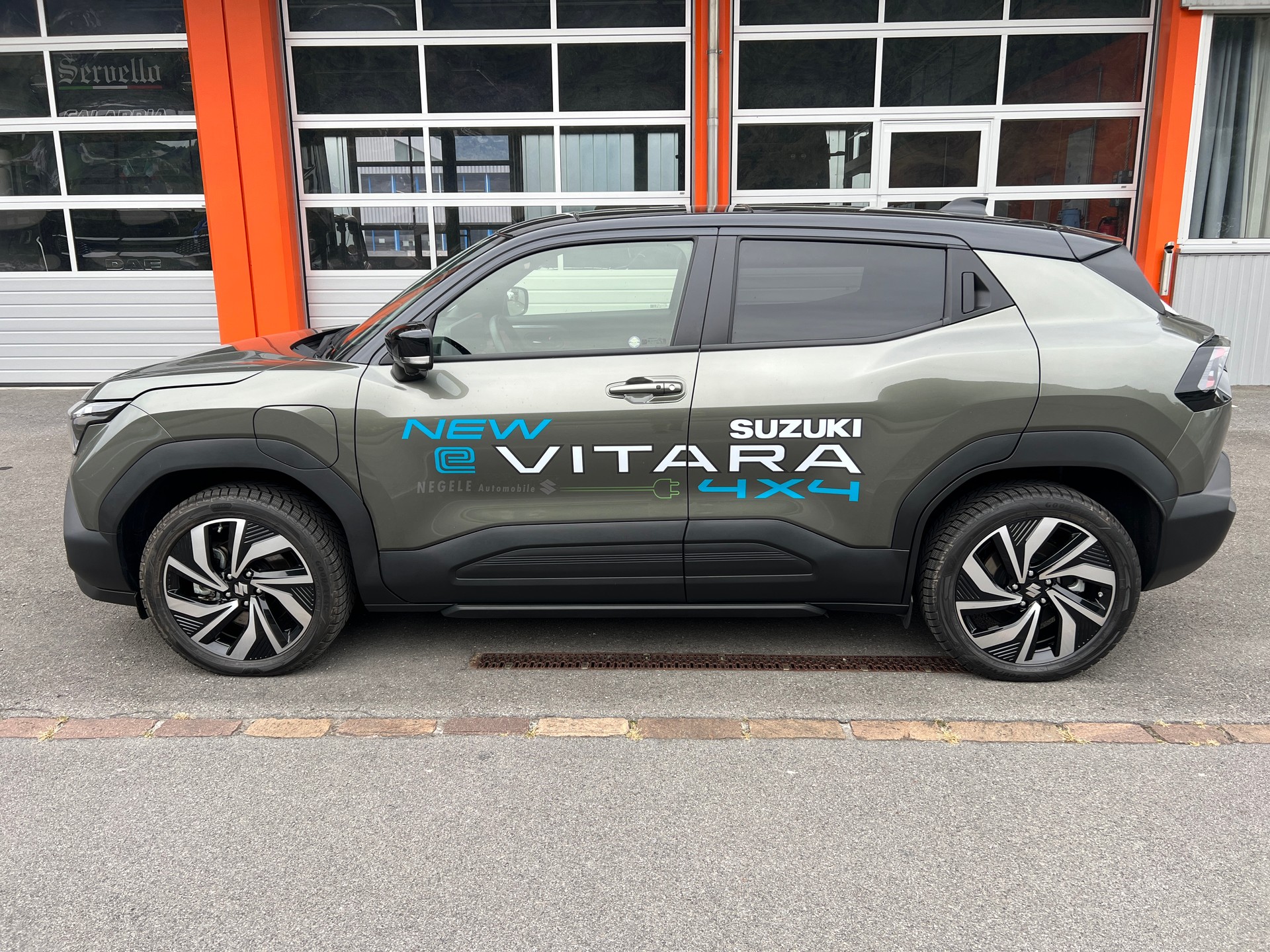 SUZUKI e Vitara Compact Top 4x4-image-2