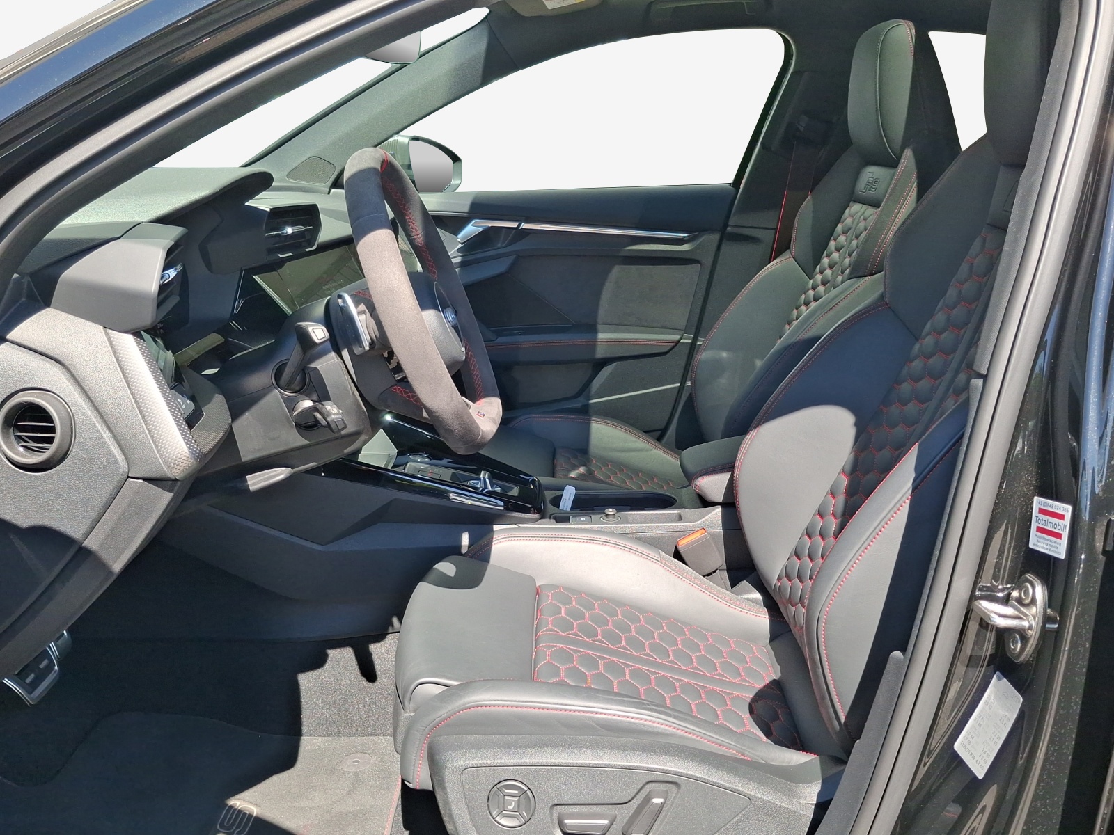 AUDI RS3 Limousine 2.5 TSI quattro S-tronic-image-7