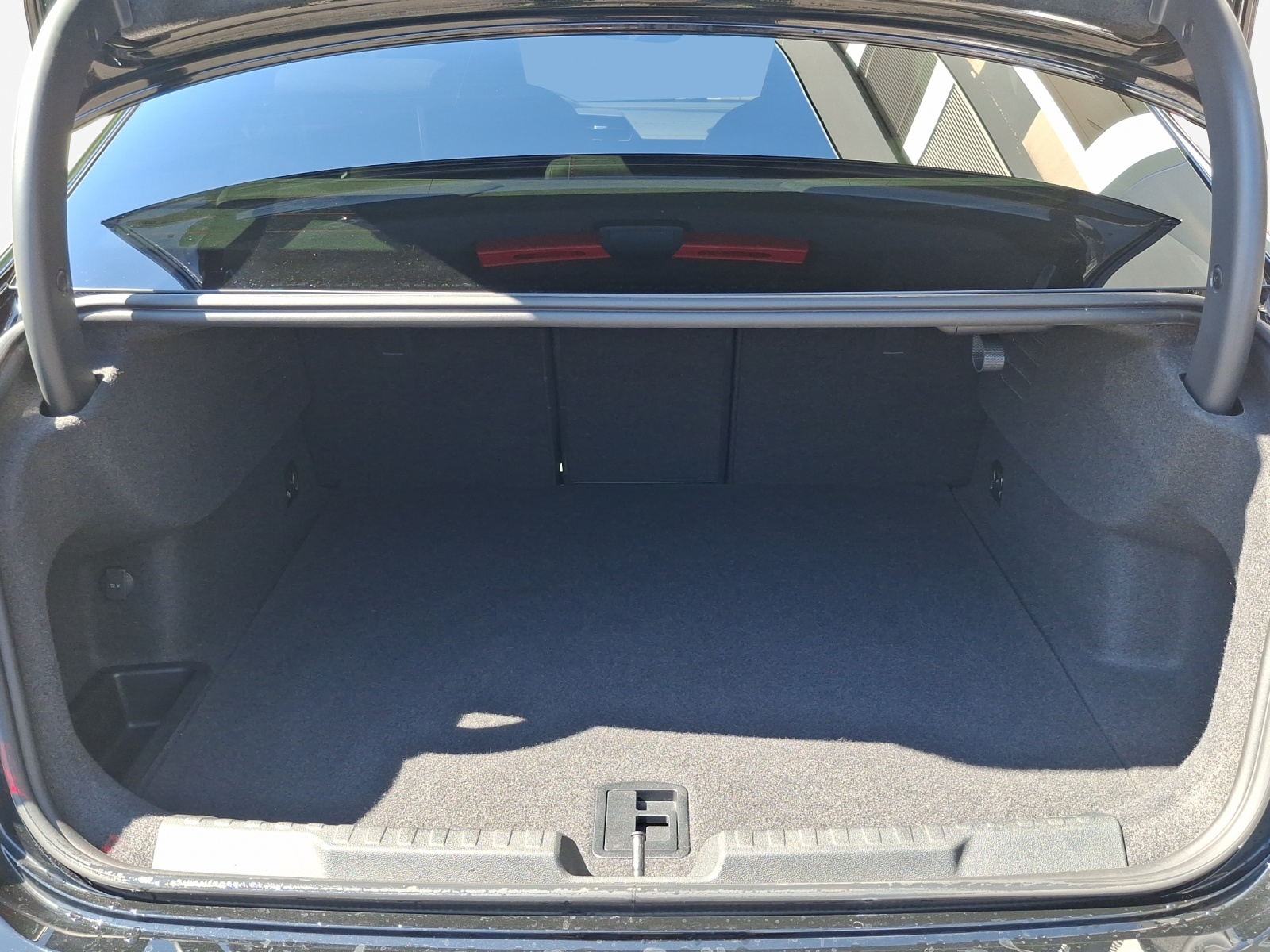 AUDI RS3 Limousine 2.5 TSI quattro S-tronic-image-12