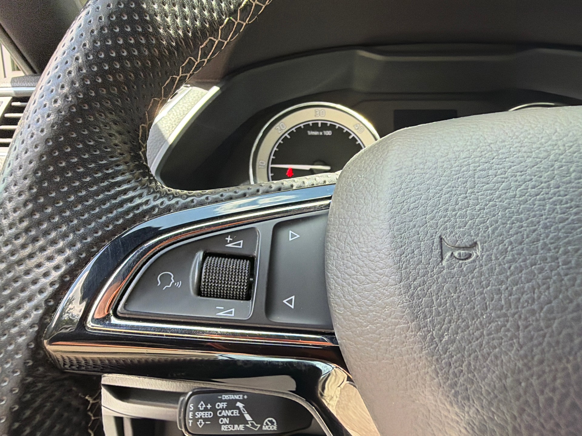 SKODA Superb Combi 2.0 TDi SportLine+ 4x4 DSG-image-22