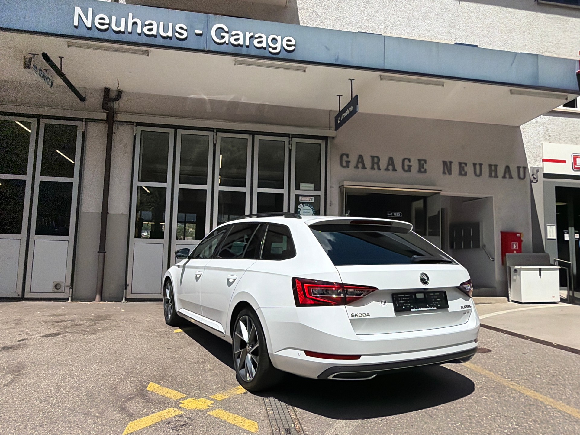 SKODA Superb Combi 2.0 TDi SportLine+ 4x4 DSG-image-6