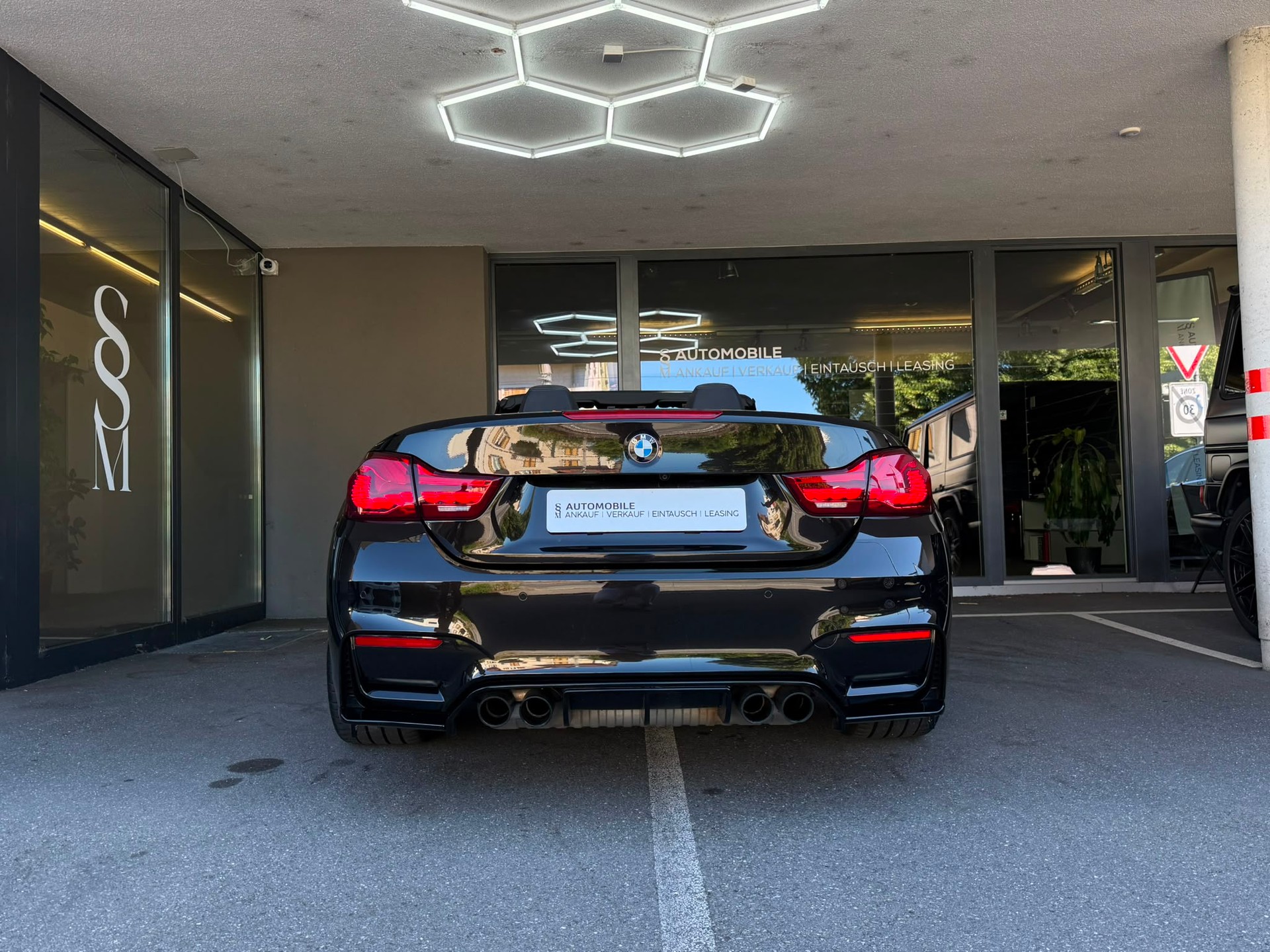 BMW M4 Cabriolet Competition *Citrenschwarz met* *Harman/Kardon* *Surround View*DKG-image-7