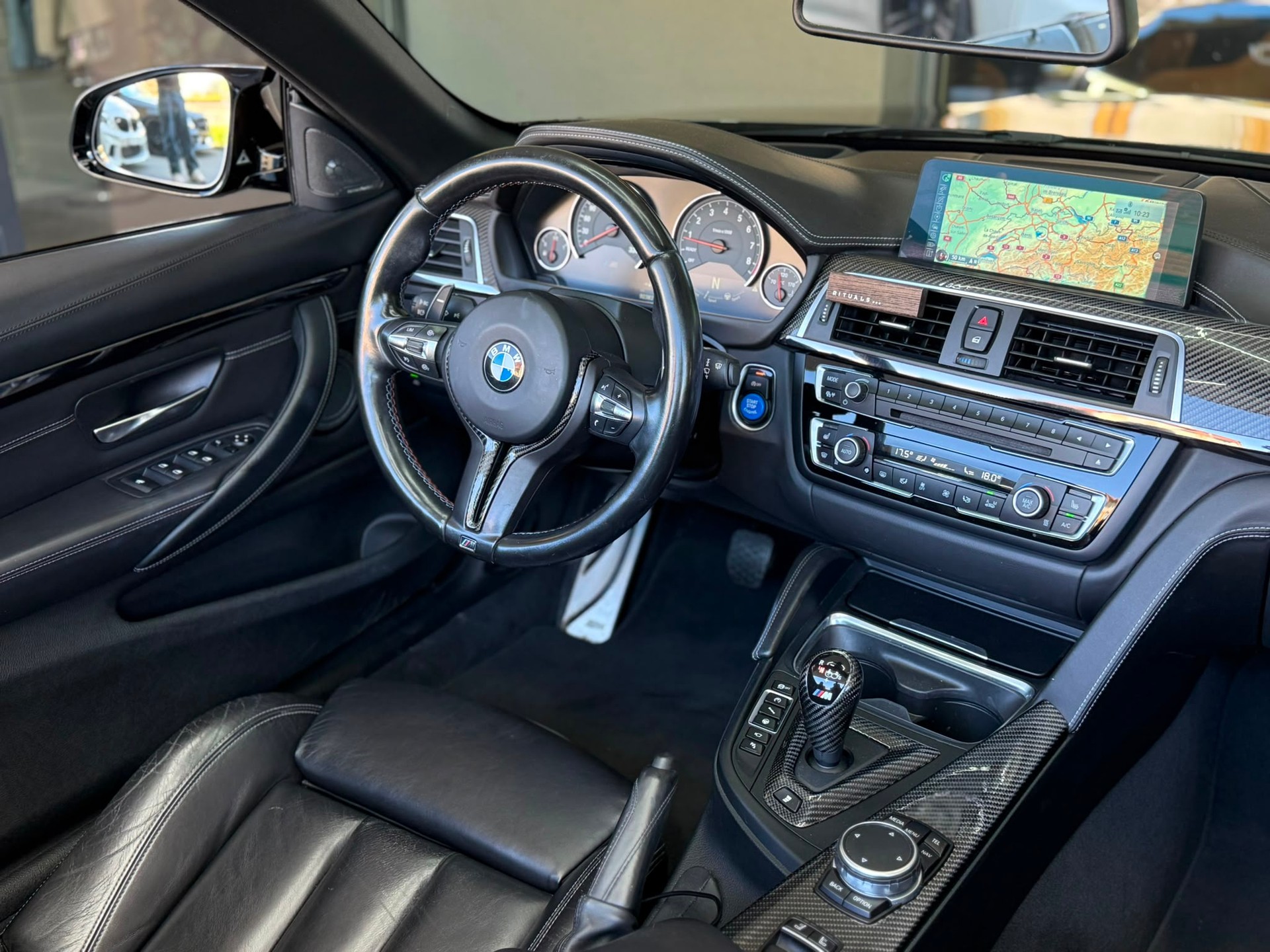 BMW M4 Cabriolet Competition *Citrenschwarz met* *Harman/Kardon* *Surround View*DKG-image-16