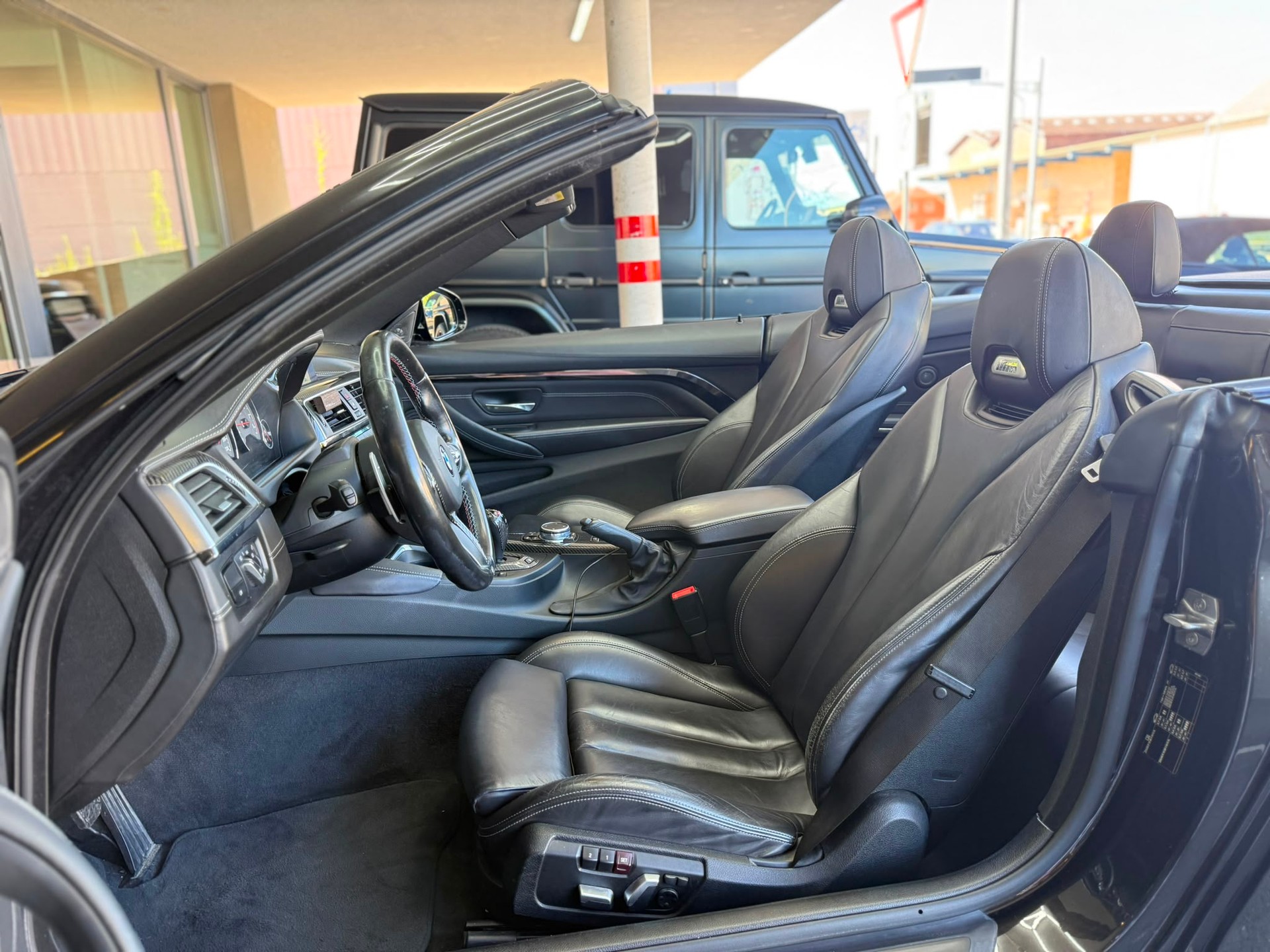 BMW M4 Cabriolet Competition *Citrenschwarz met* *Harman/Kardon* *Surround View*DKG-image-11