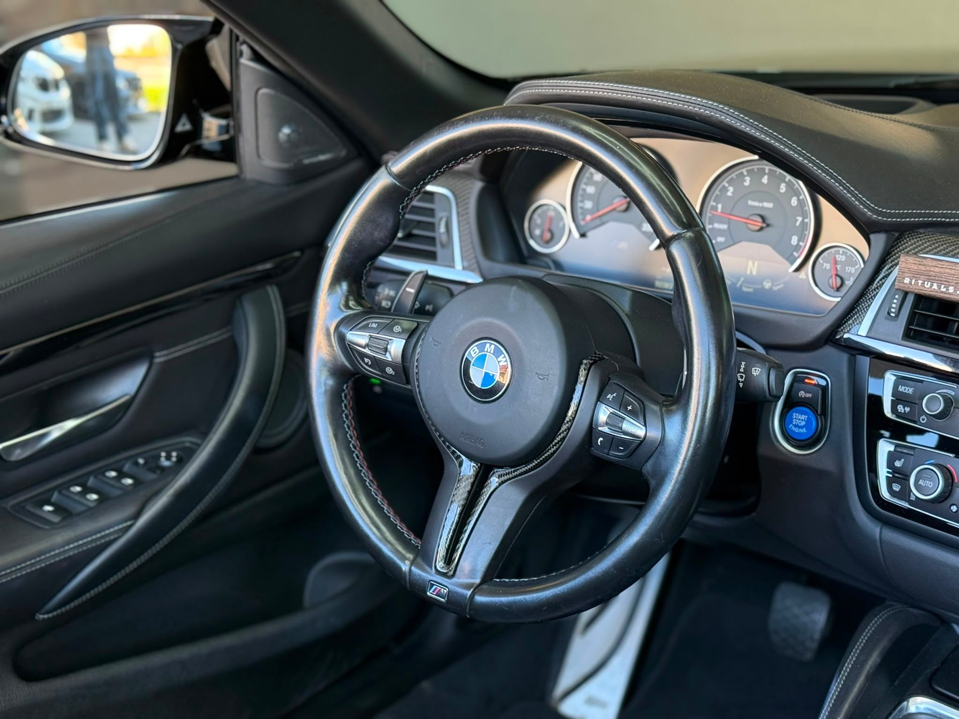 BMW M4 Cabriolet Competition *Citrenschwarz met* *Harman/Kardon* *Surround View*DKG-image-17