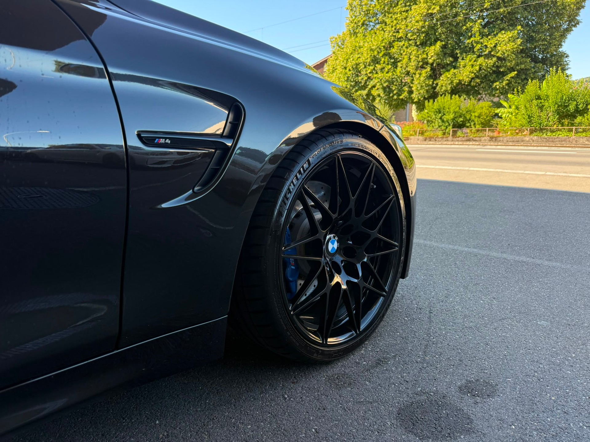 BMW M4 Cabriolet Competition *Citrenschwarz met* *Harman/Kardon* *Surround View*DKG-showroom-element-3