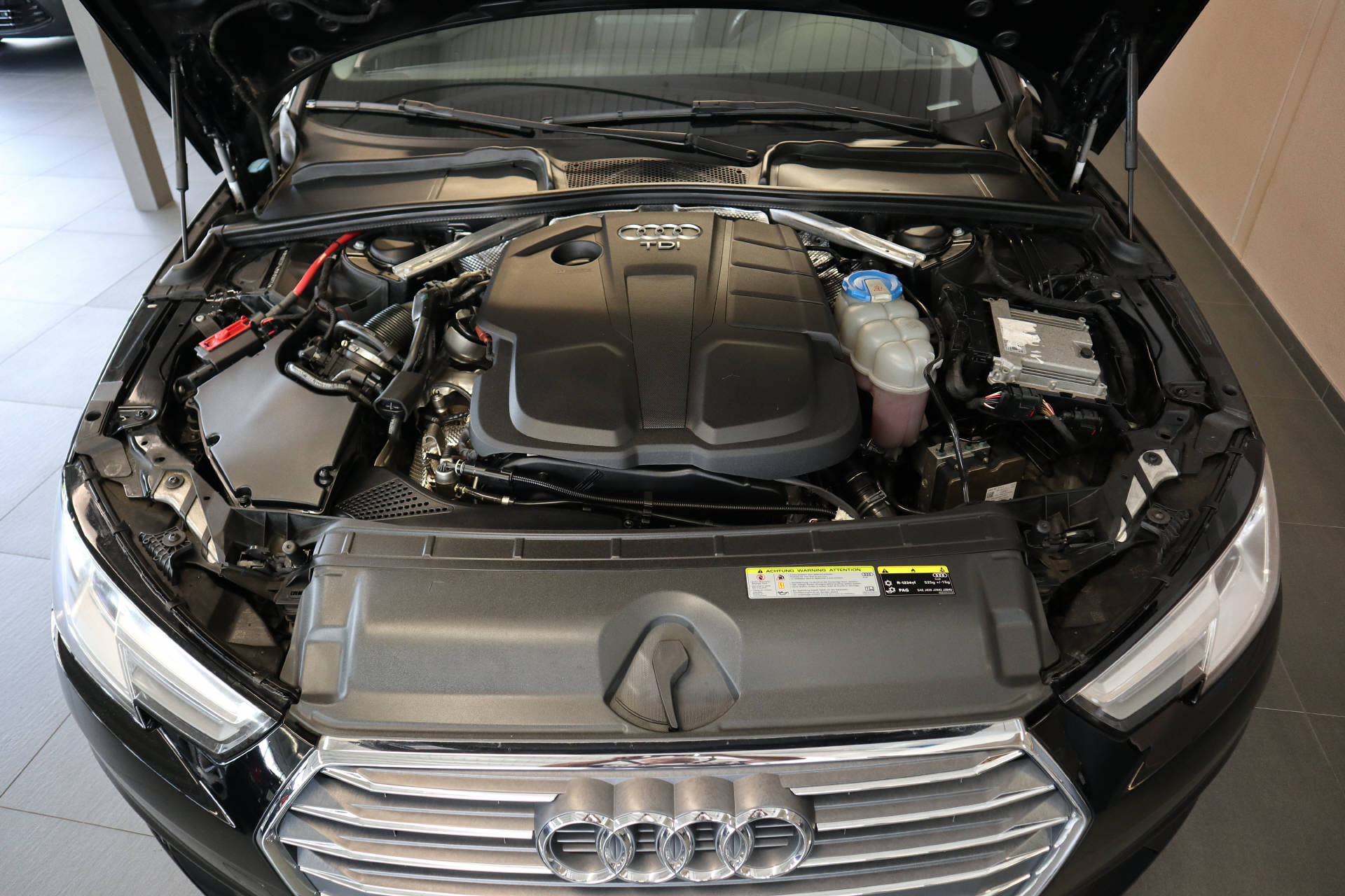 AUDI A4 Avant 2.0 TDI Sport-image-15