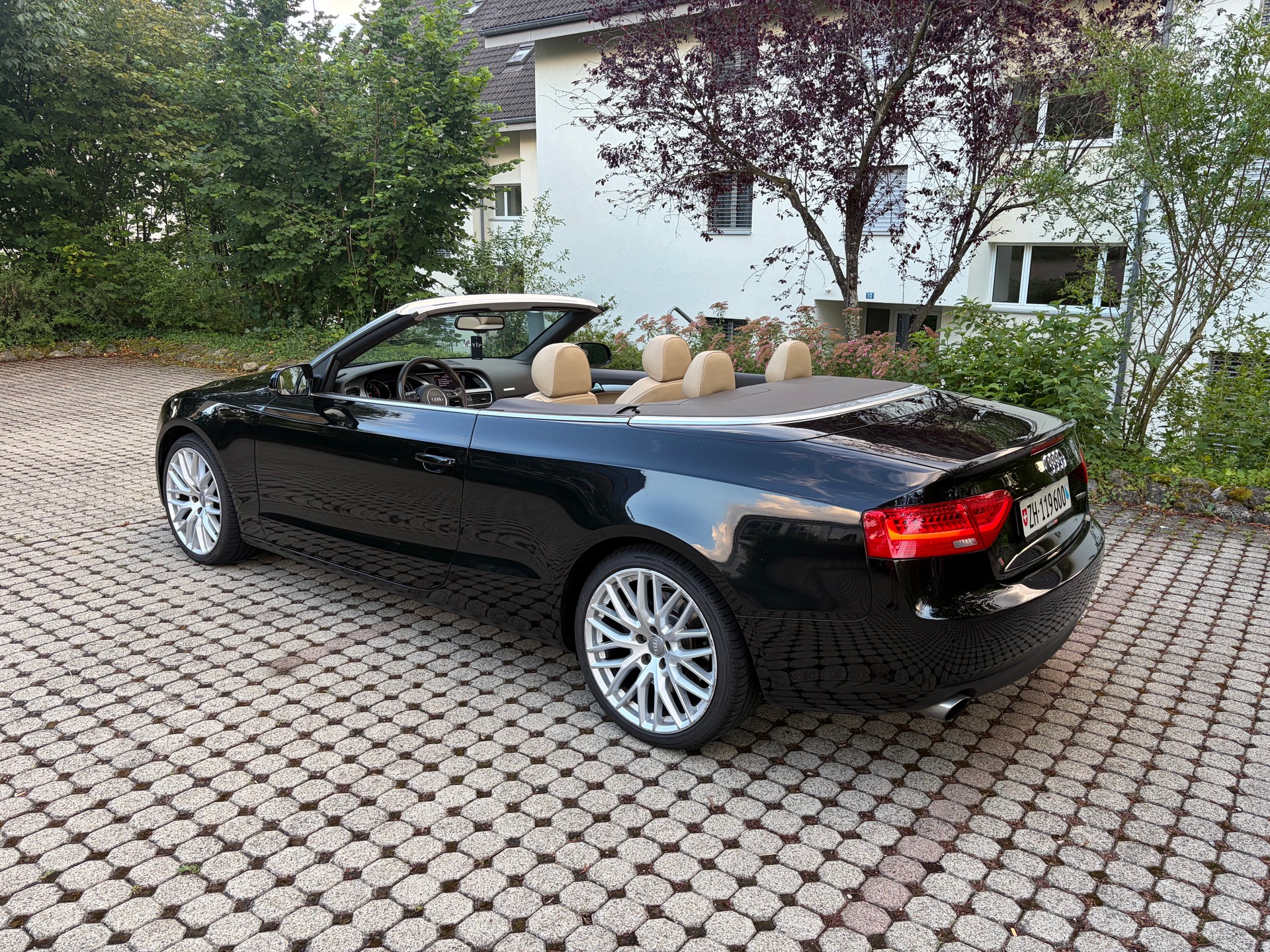 AUDI 3.0 V6 TFSI quattro S-Tronic-image-2