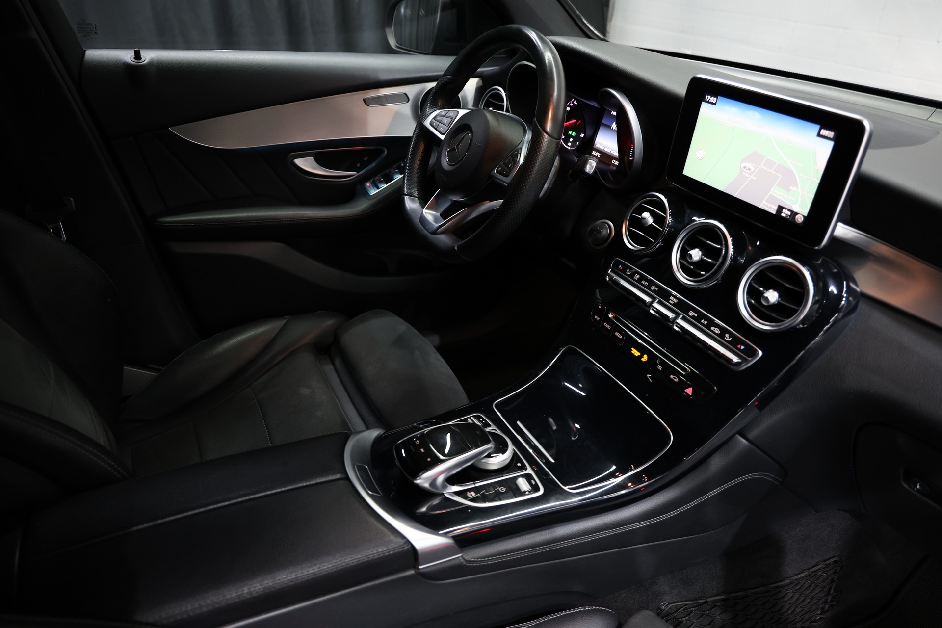 MERCEDES-BENZ GLC Coupé 250 d AMG Line 4Matic 9G-Tronic-image-15