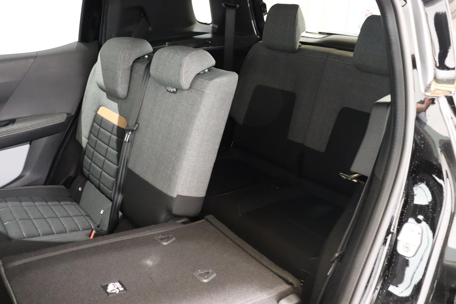 CITROEN C3 Aircross 1.2 Hybrid Plus-image-5