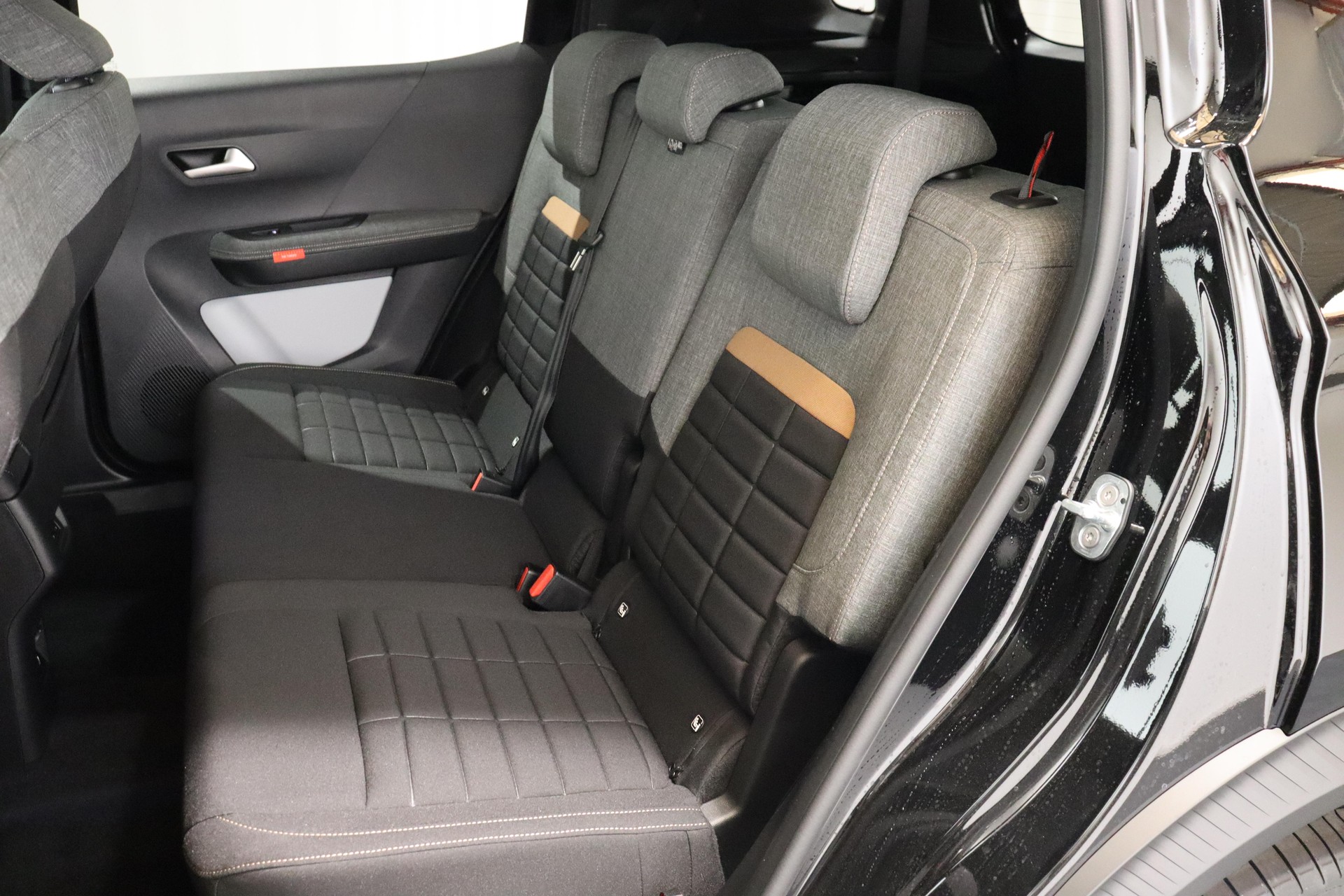 CITROEN C3 Aircross 1.2 Hybrid Plus-image-4