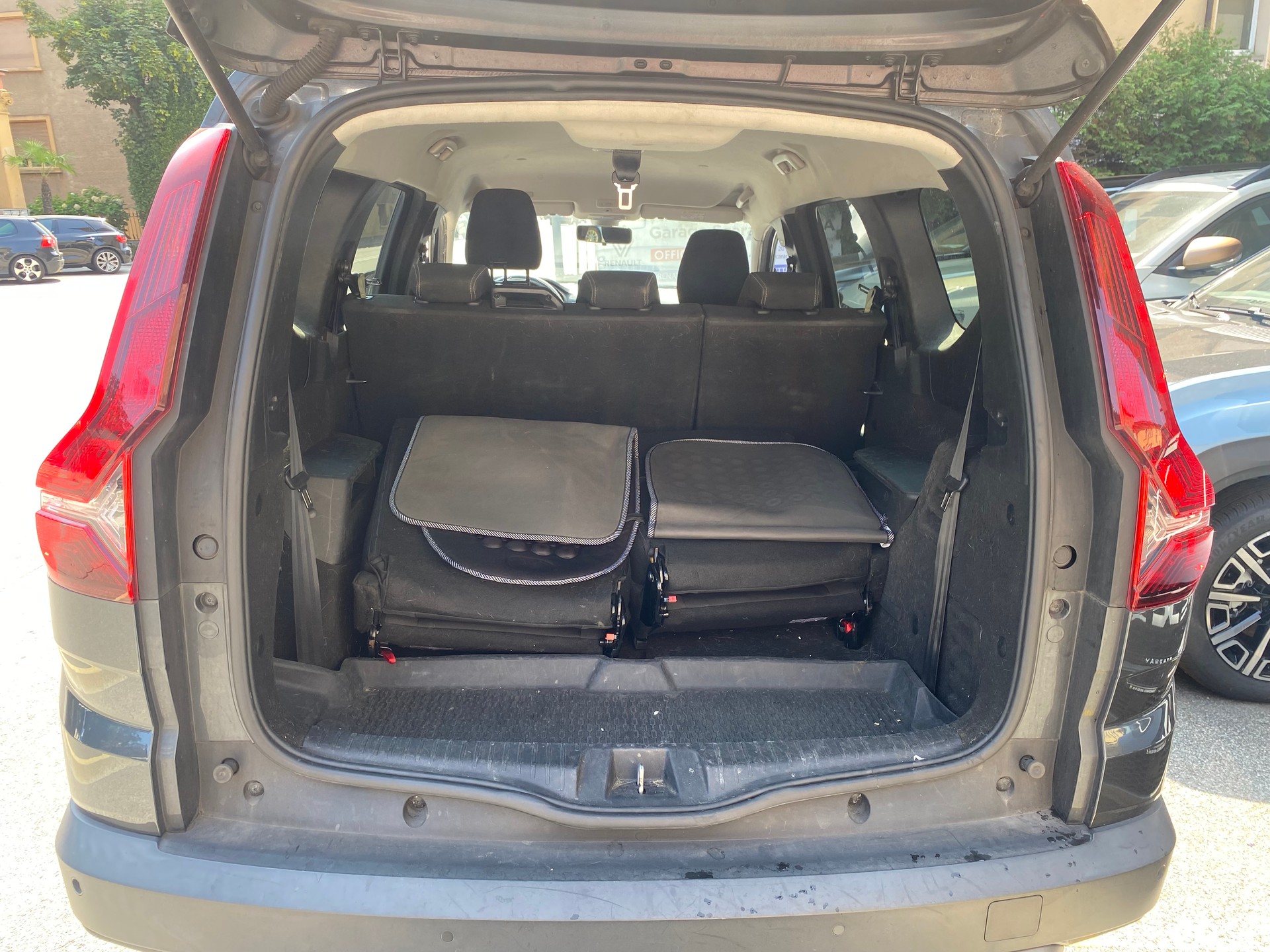 DACIA Jogger TCe 110 Extreme-image-10
