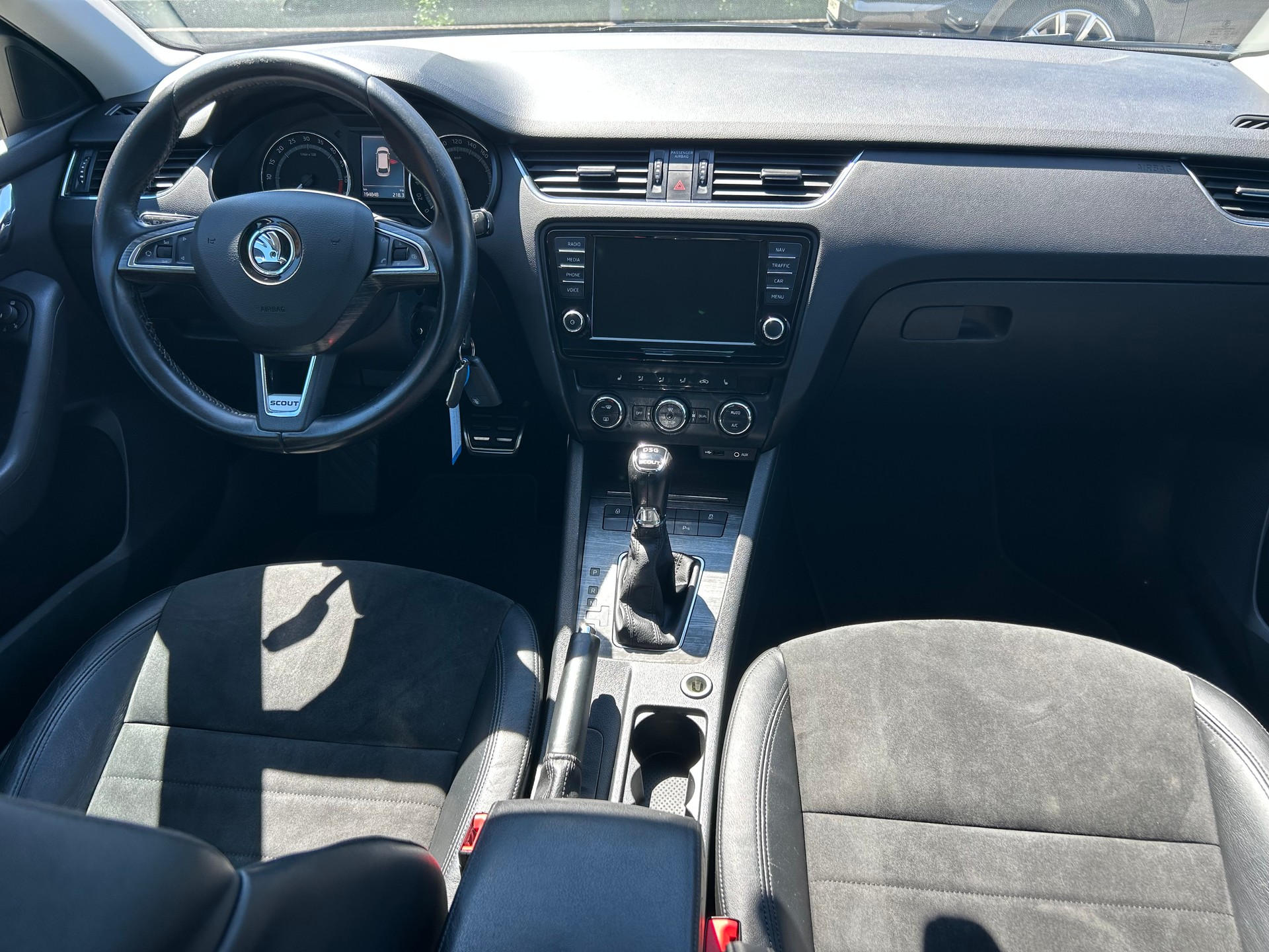 SKODA Octavia Combi 2.0 TDI Scout 4x4 DSG-image-7