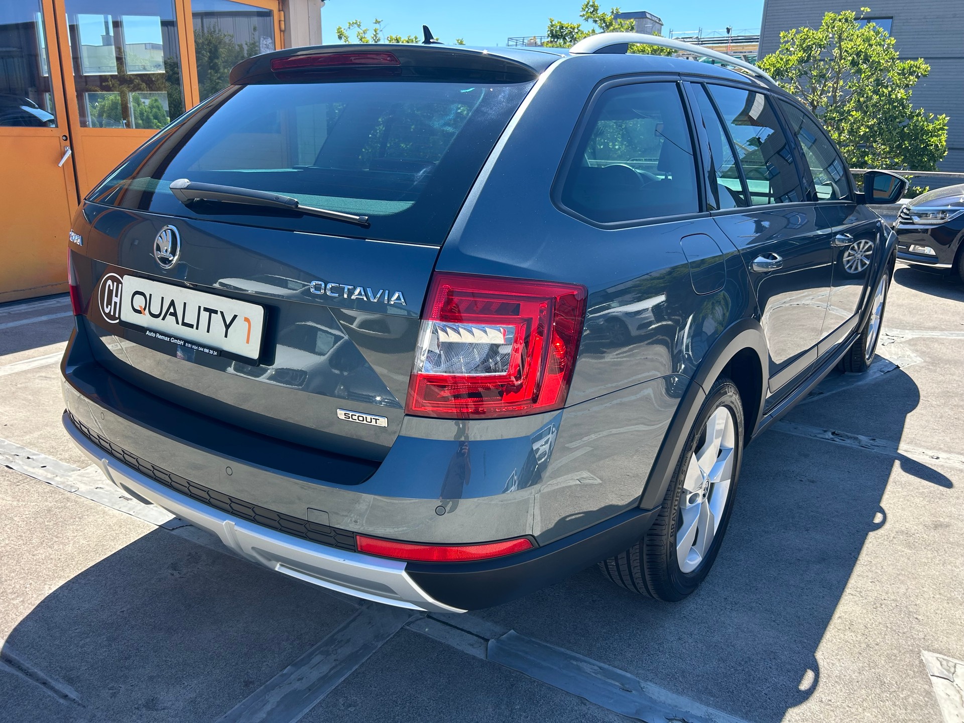 SKODA Octavia Combi 2.0 TDI Scout 4x4 DSG-image-3