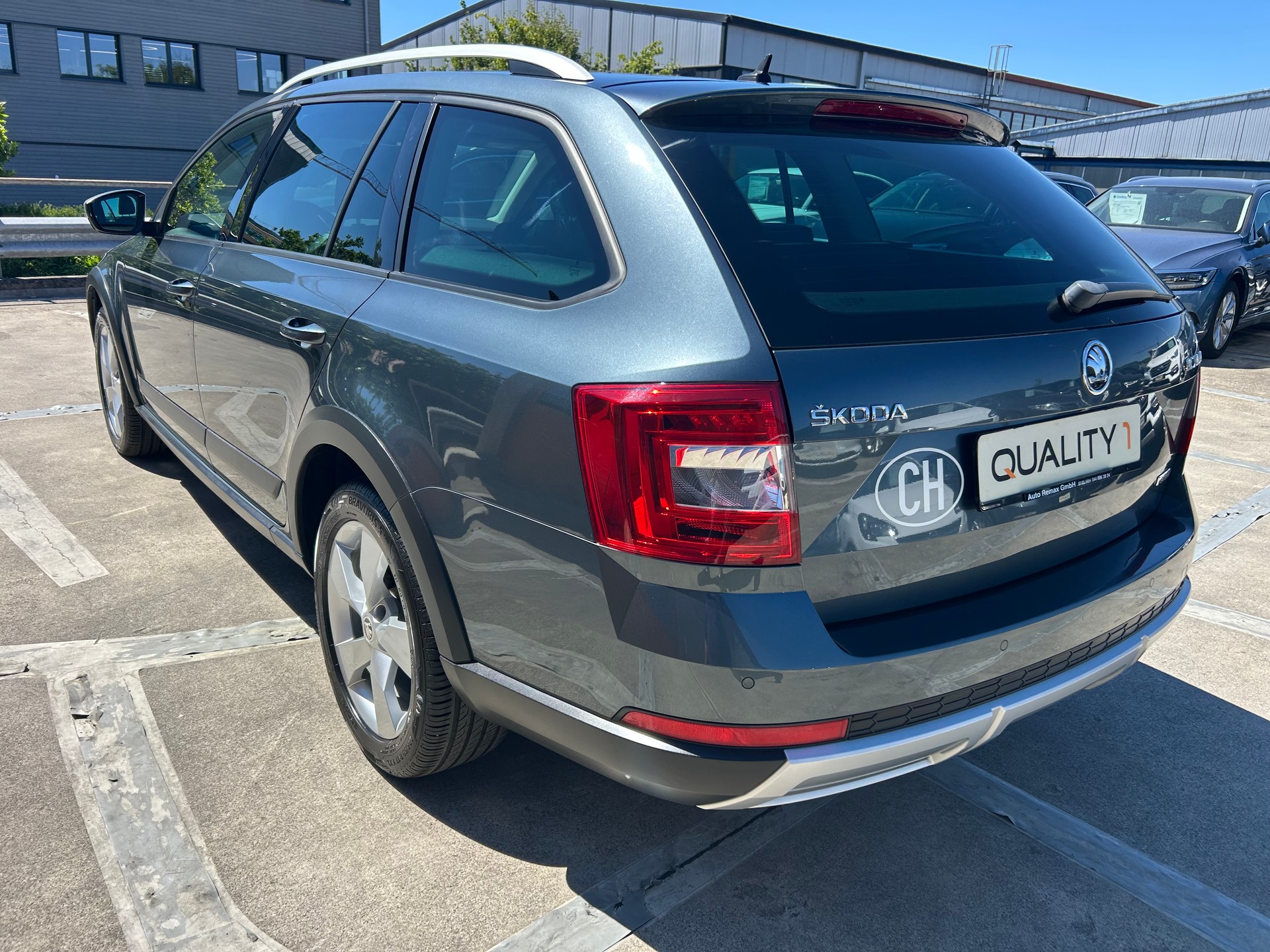 SKODA Octavia Combi 2.0 TDI Scout 4x4 DSG-image-2
