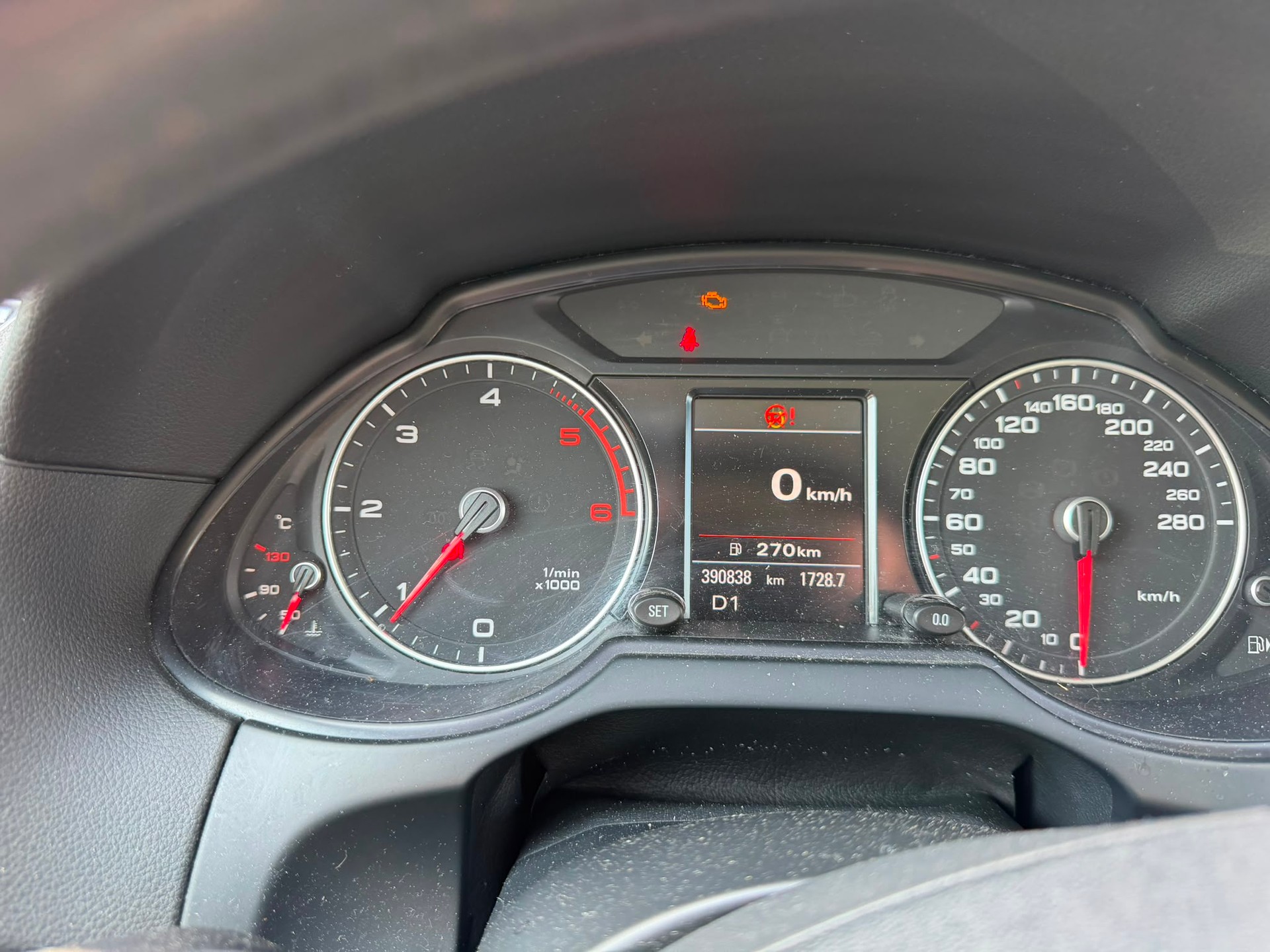 AUDI Q5 2.0 TDI quattro S-tronic-image-8