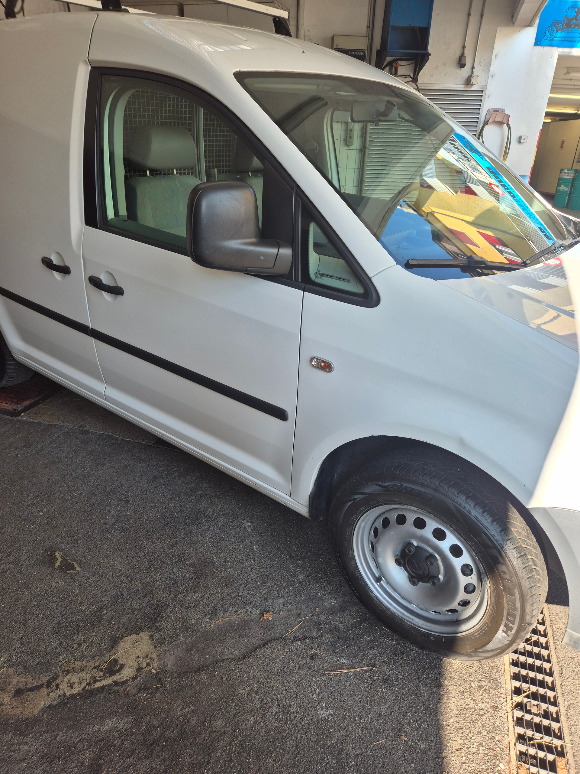 VW CADDY-image-8