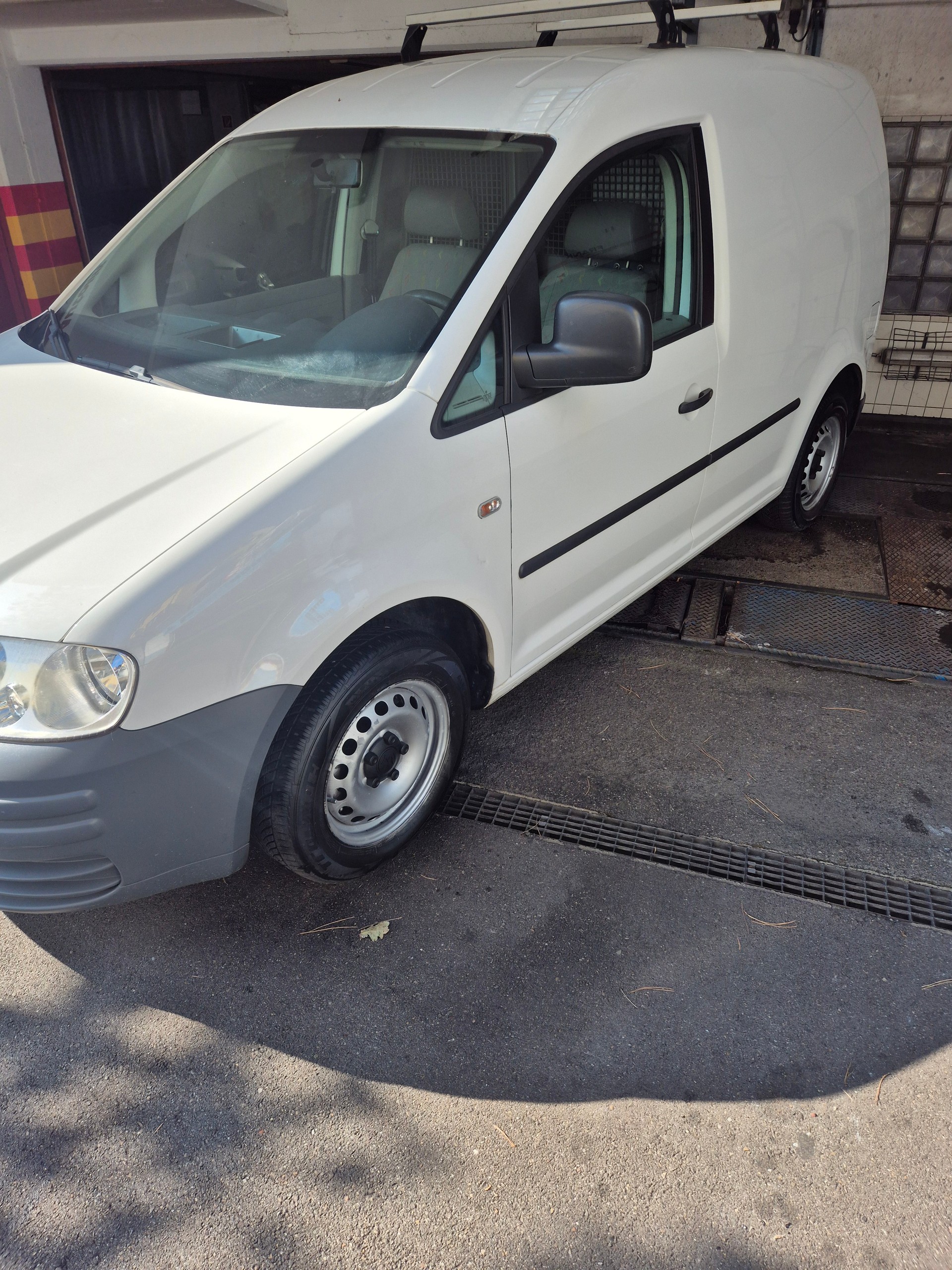 VW CADDY-image-4