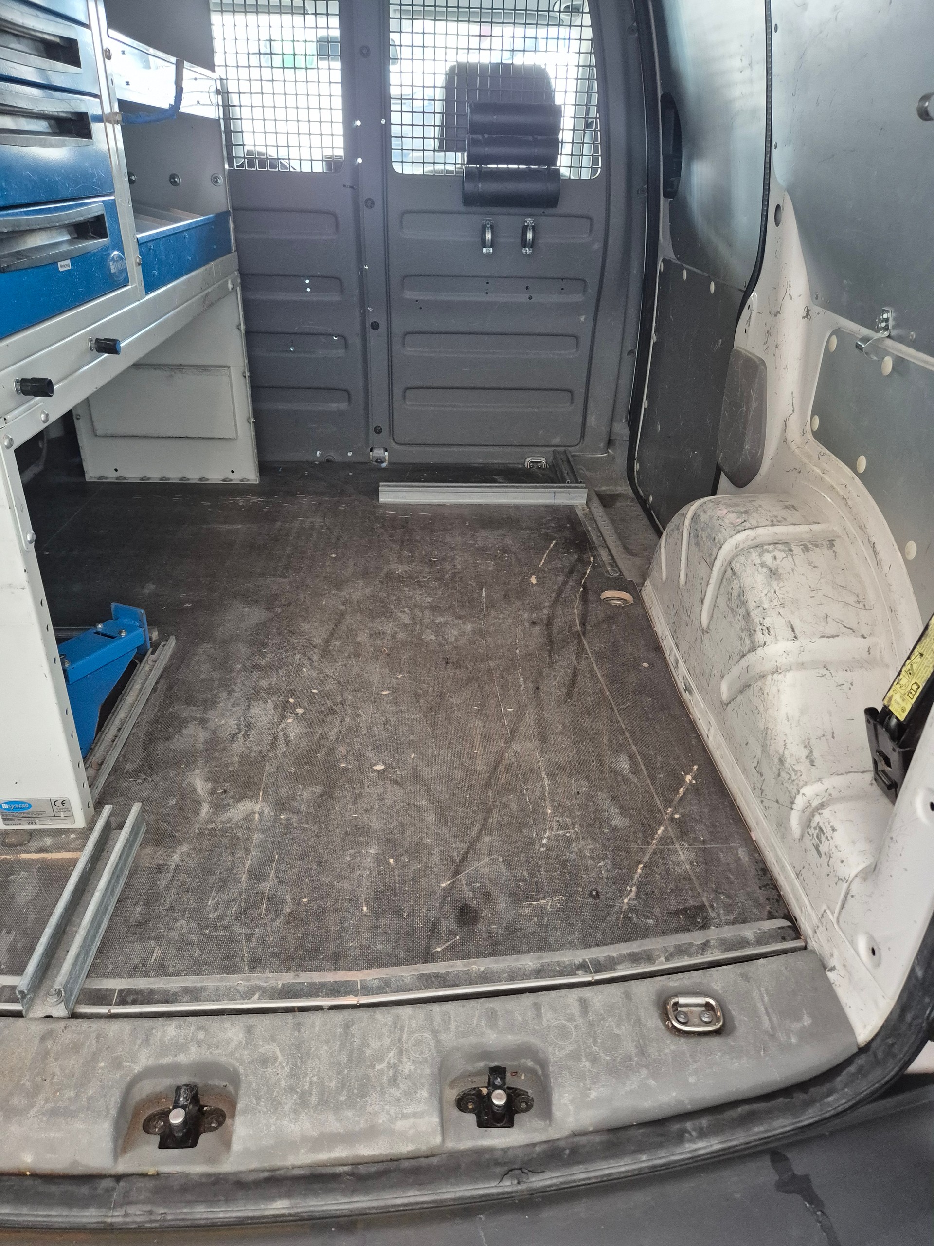 VW CADDY-image-11