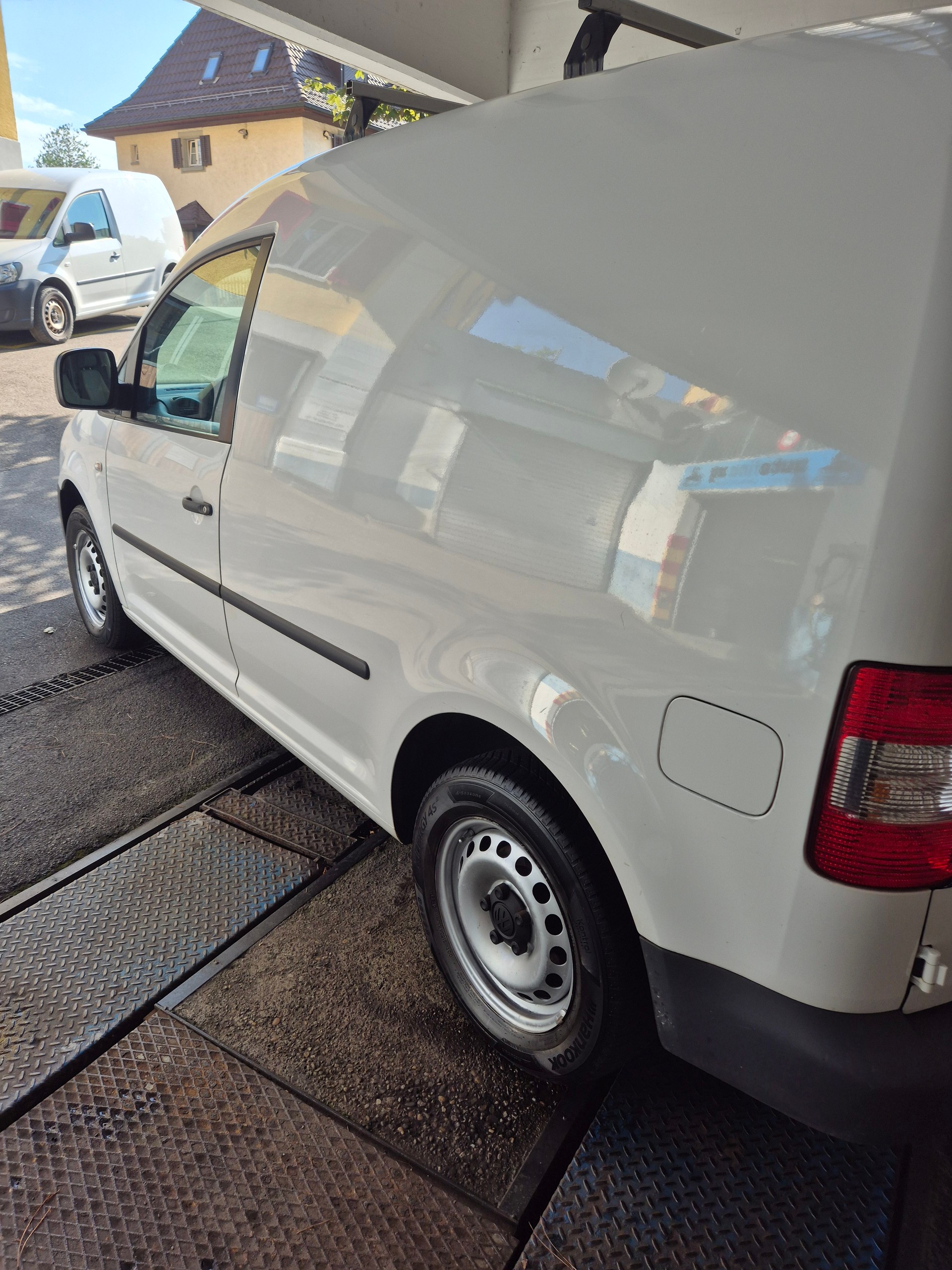 VW CADDY-image-10