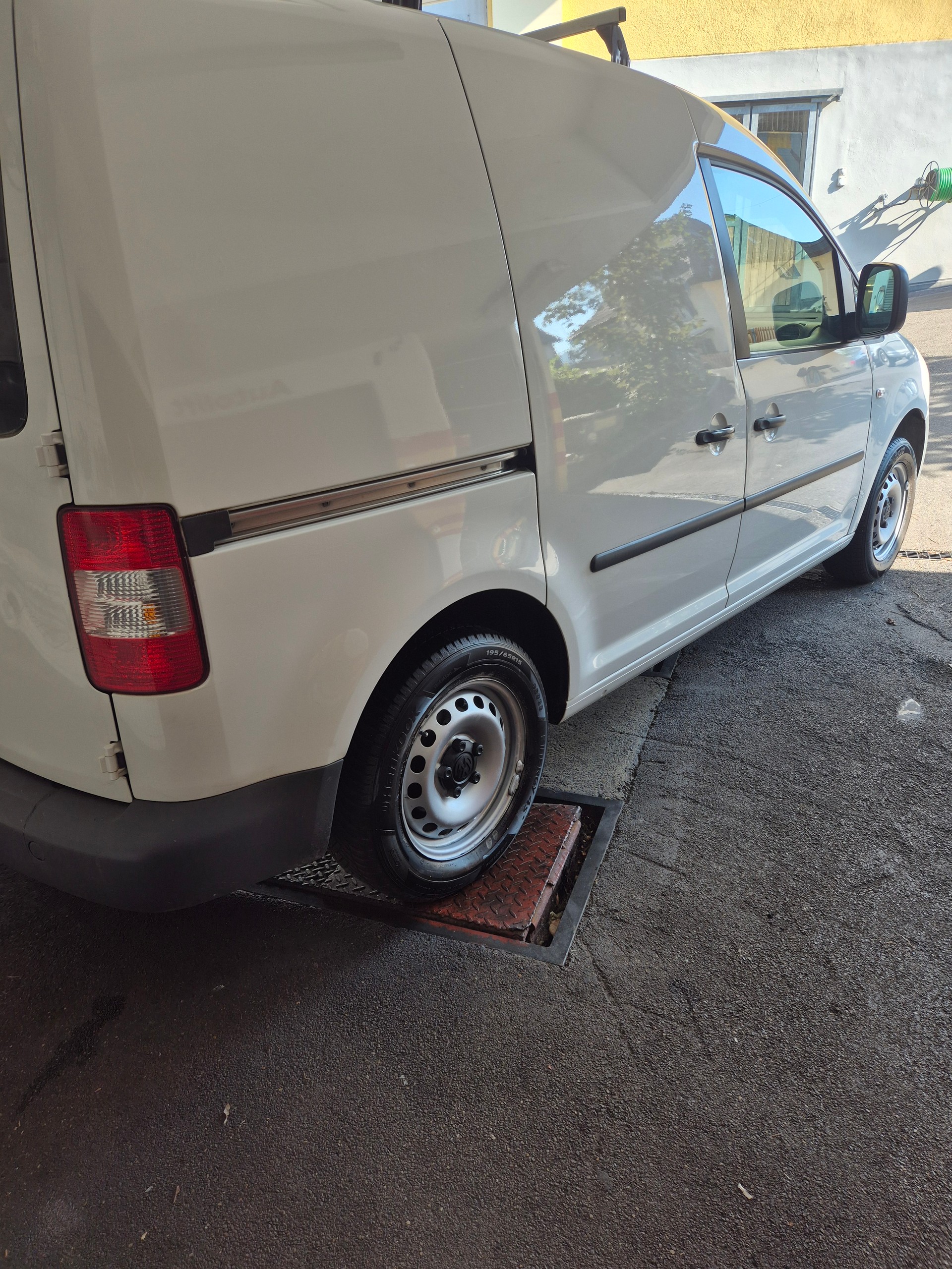 VW CADDY-image-7