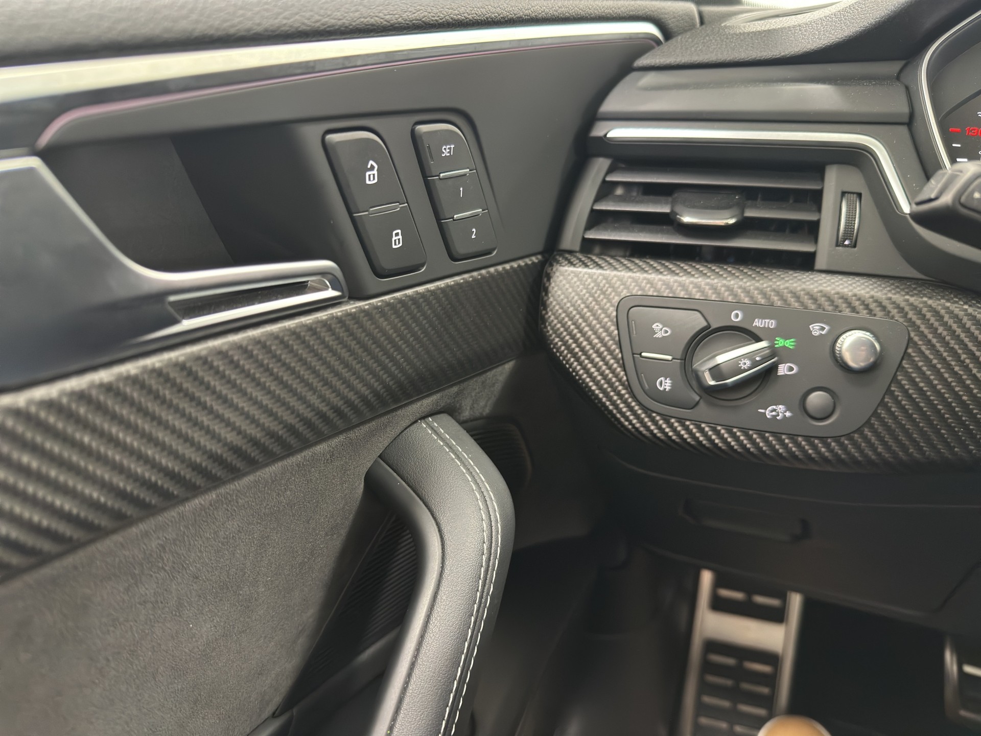 AUDI RS4 Avant 2.9 TFSI quattro tiptronic-image-28
