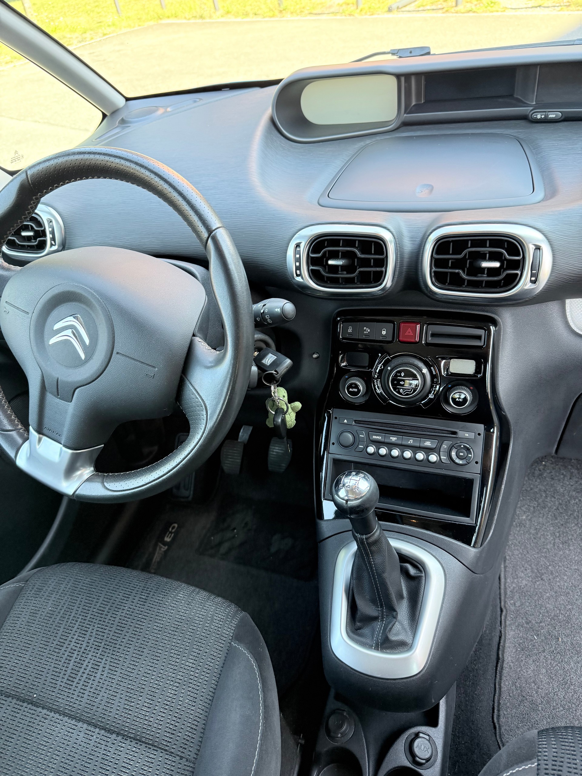 CITROEN C3 Picasso 1.4i 16V Exclusive-image-18
