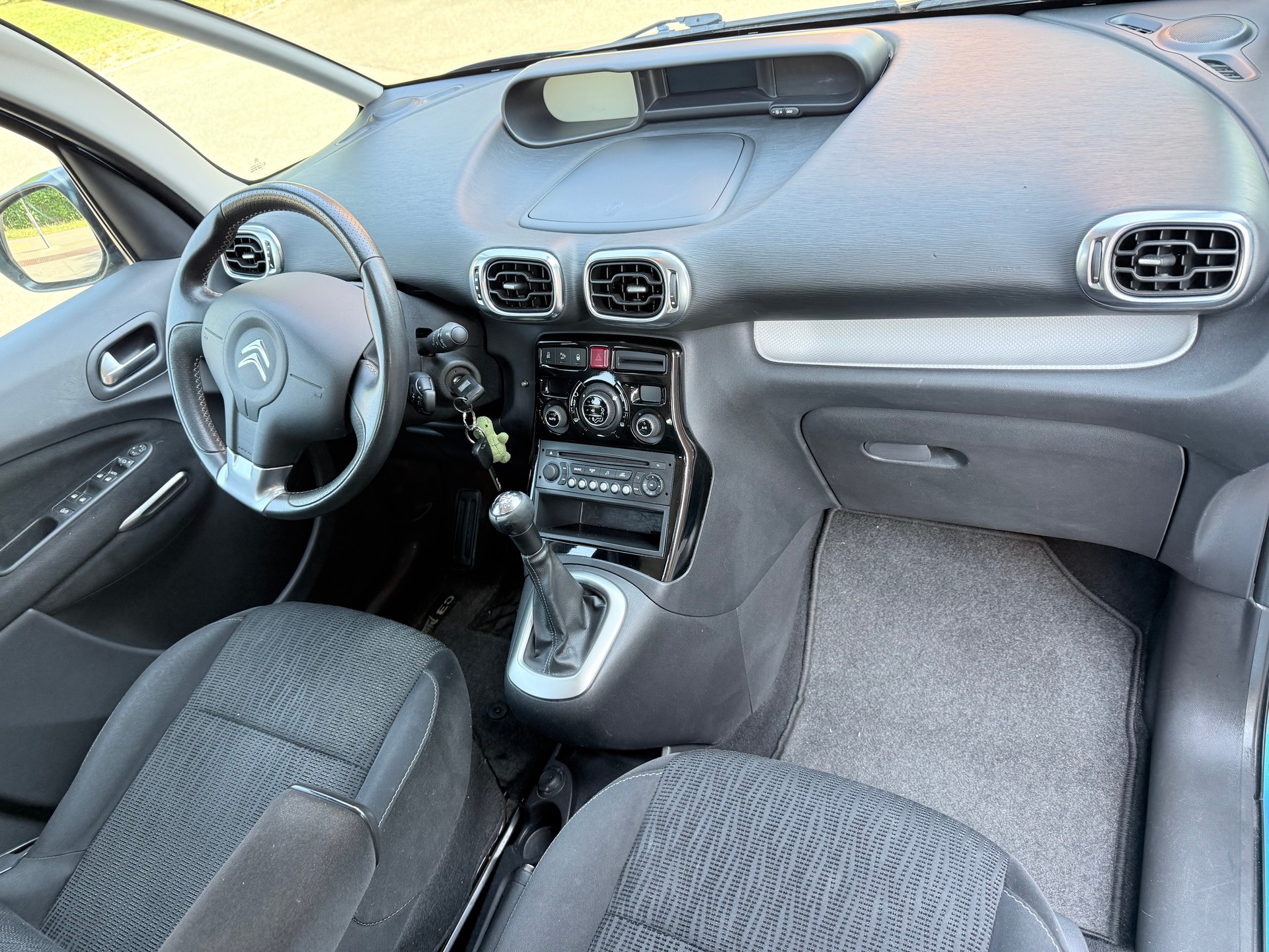 CITROEN C3 Picasso 1.4i 16V Exclusive-image-17