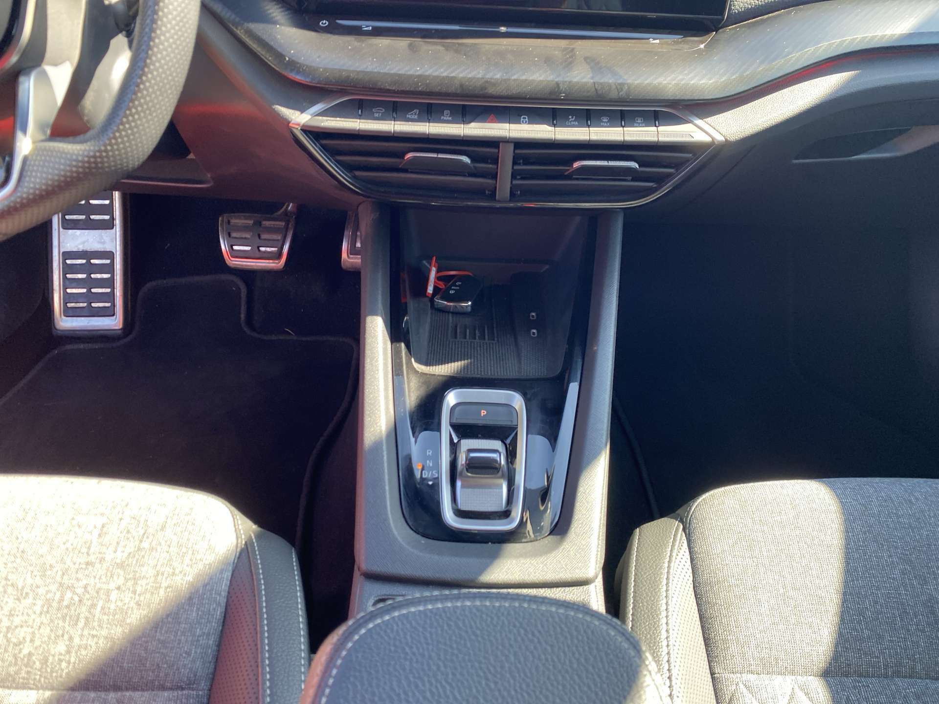 SKODA Octavia Combi 2.0 TDi SportLine DSG-Automat-image-10