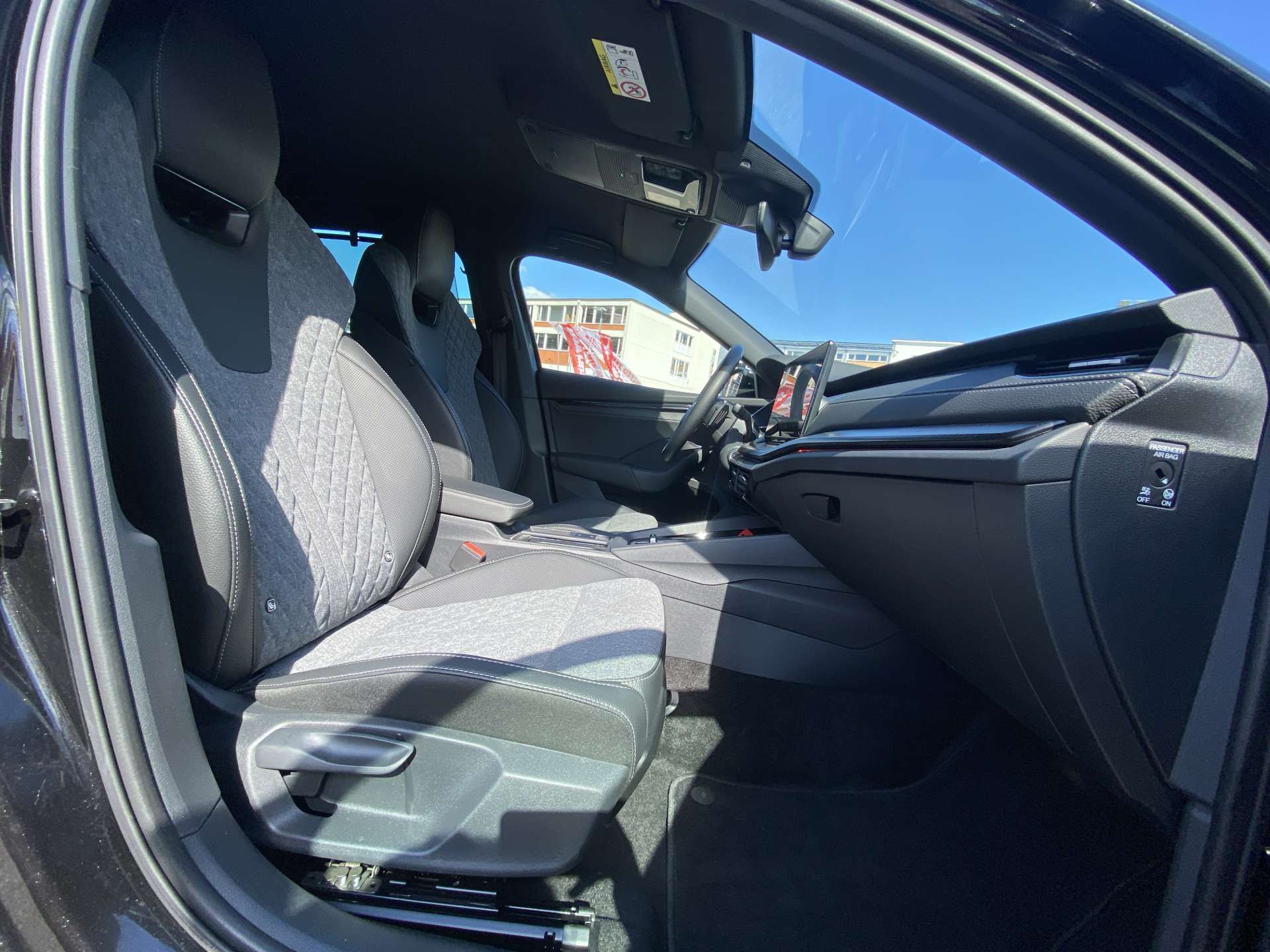 SKODA Octavia Combi 2.0 TDi Sport Line DSG-Automat-image-11