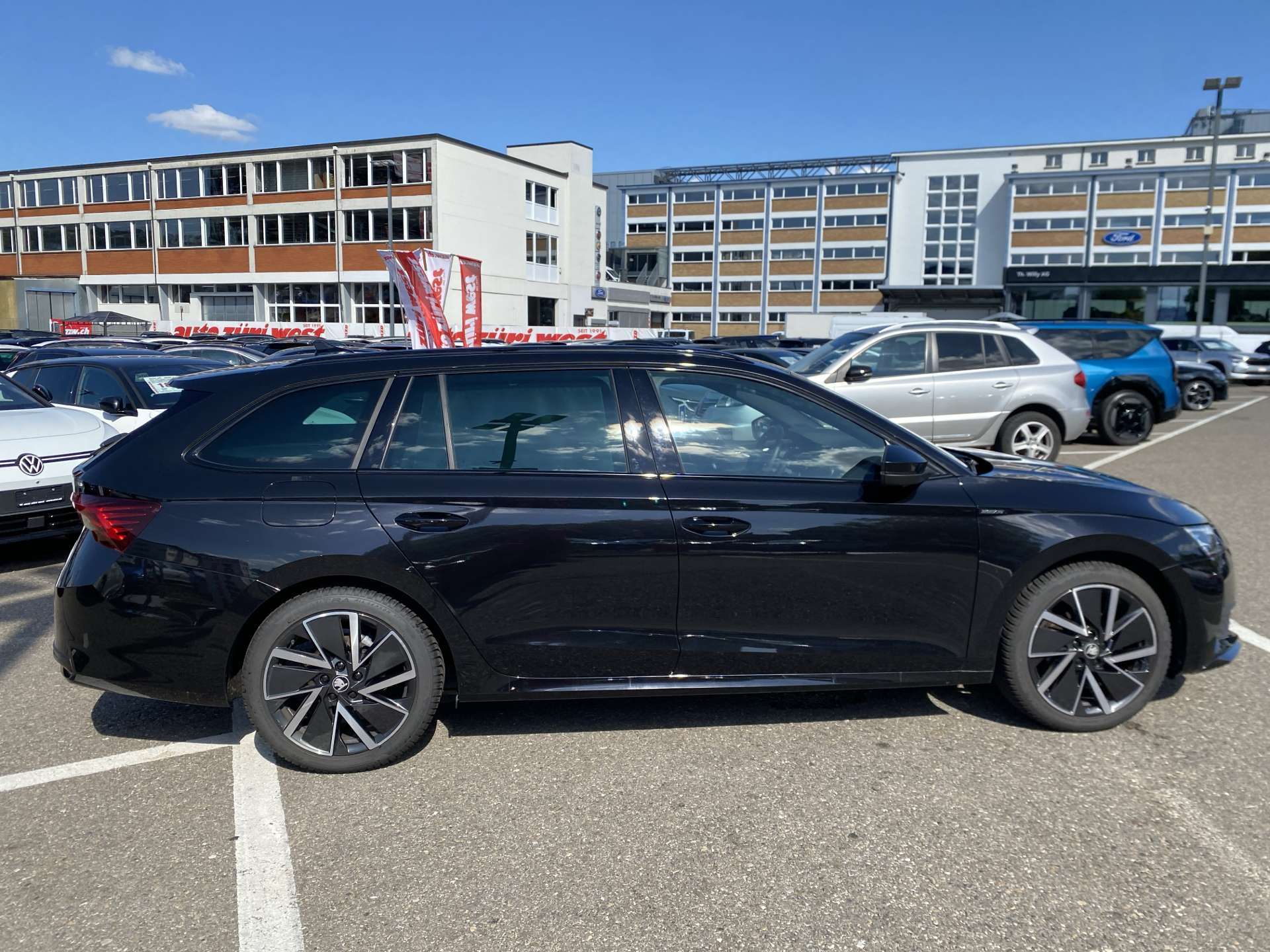 SKODA Octavia Combi 2.0 TDi Sport Line DSG-Automat-image-9