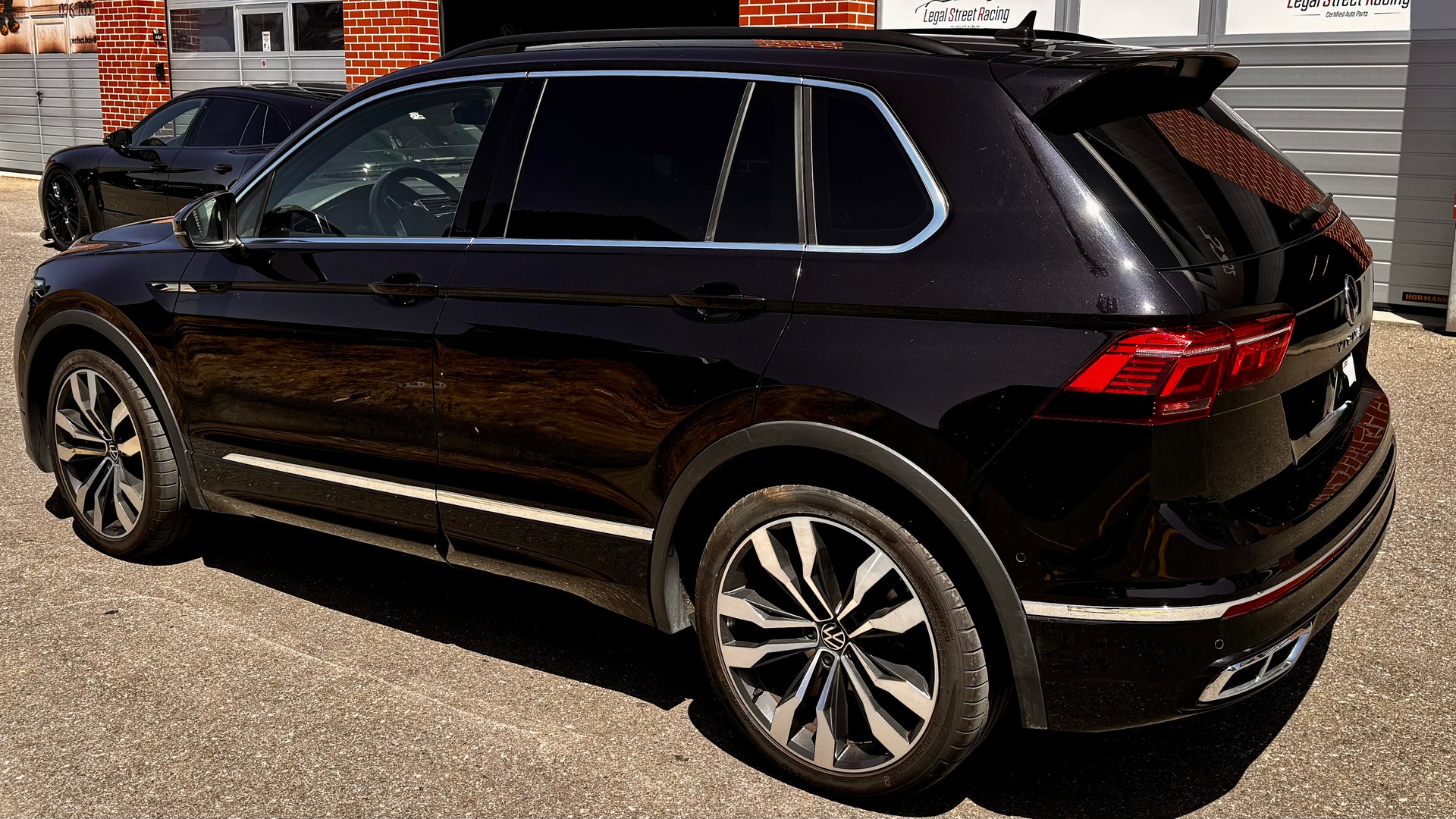 VW Tiguan 2.0 TDI SCR Elegance 4Motion DSG-image-2