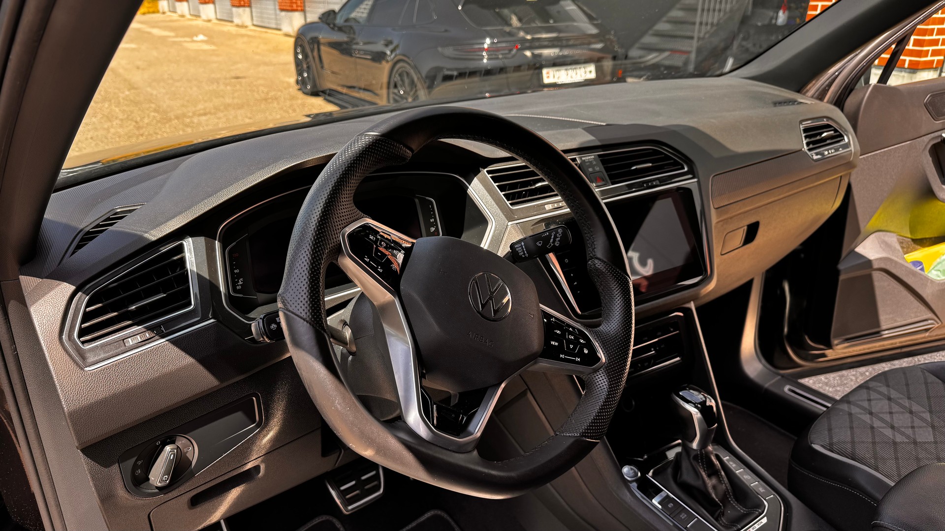 VW Tiguan 2.0 TDI SCR Elegance 4Motion DSG-image-8