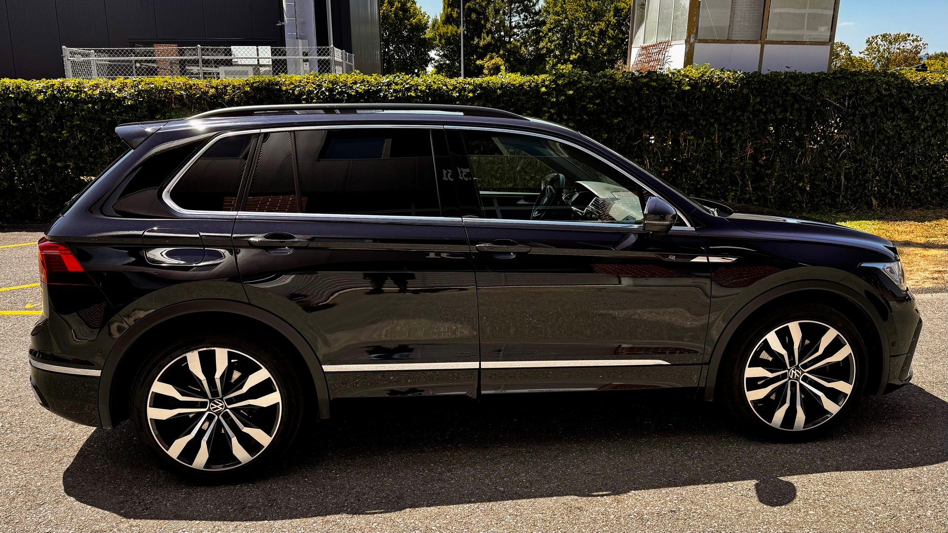 VW Tiguan 2.0 TDI SCR Elegance 4Motion DSG-image-5
