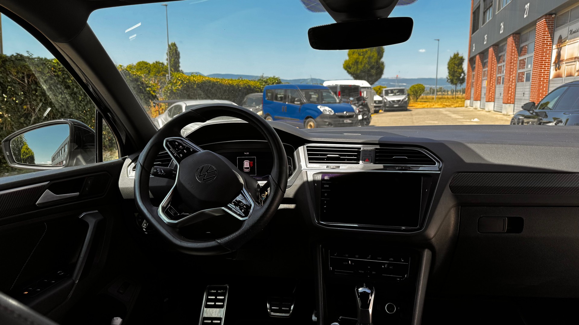 VW Tiguan 2.0 TDI SCR Elegance 4Motion DSG-image-11