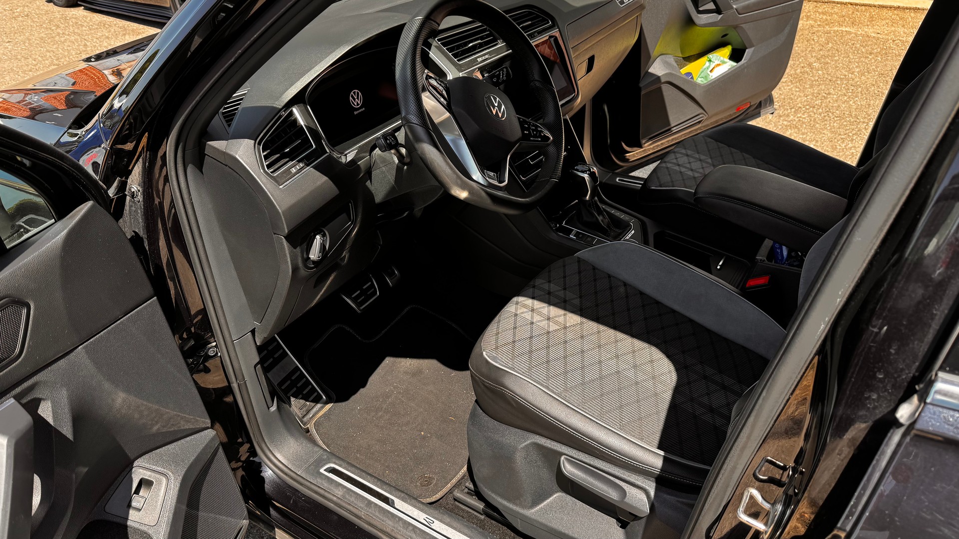 VW Tiguan 2.0 TDI SCR Elegance 4Motion DSG-image-7
