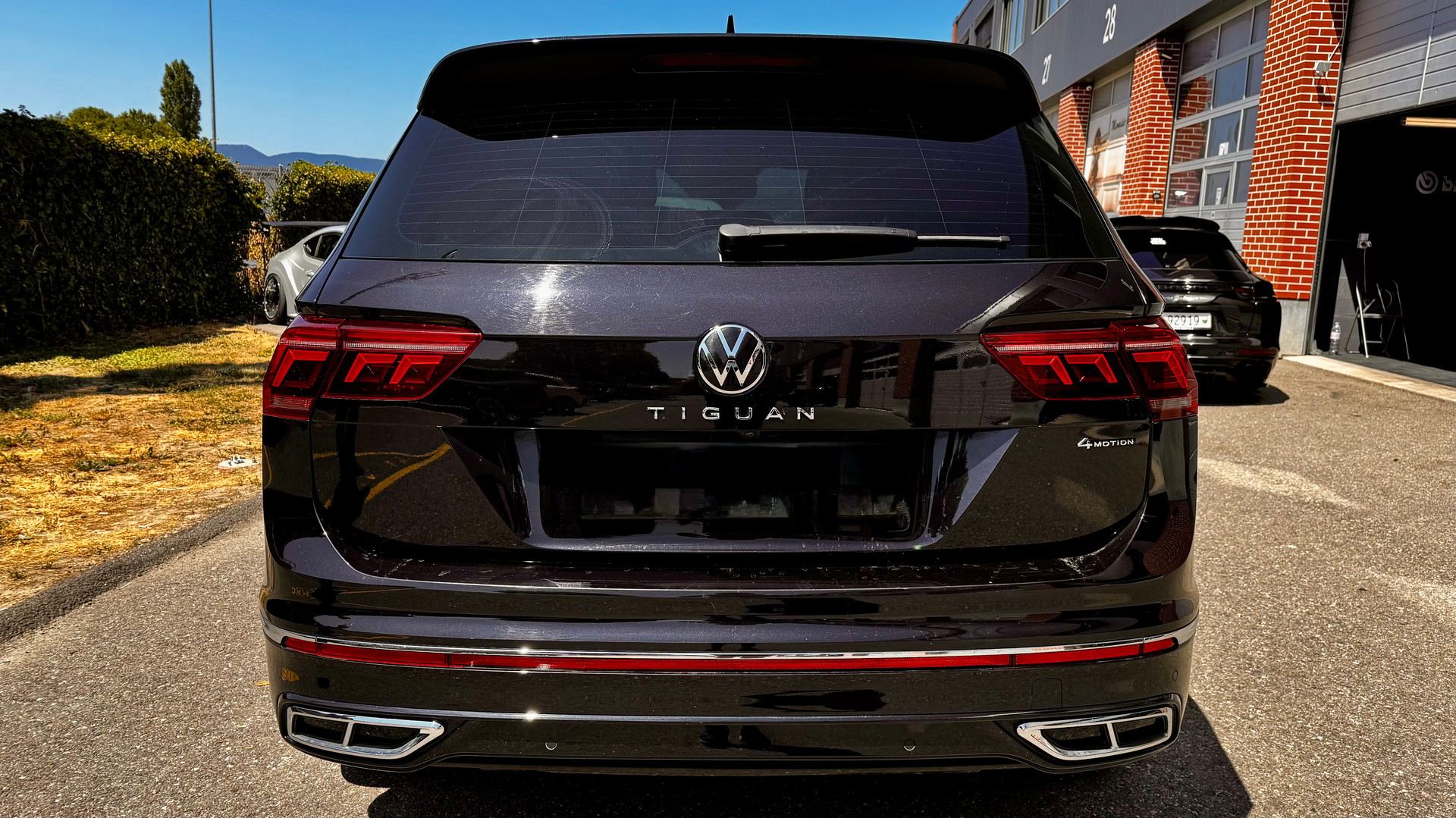 VW Tiguan 2.0 TDI SCR Elegance 4Motion DSG-image-3