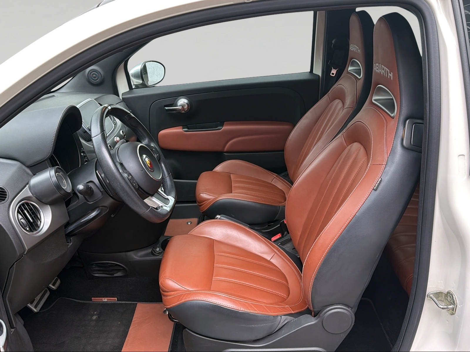 FIAT 595 1.4 16V Turbo Abarth Turismo Dualogic-image-5