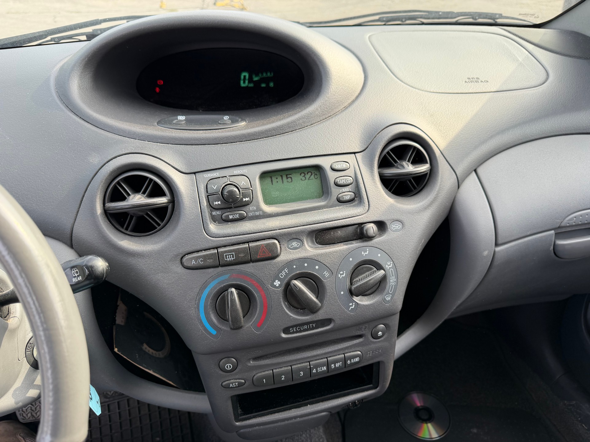TOYOTA Yaris 1.0 Linea Luna-image-5