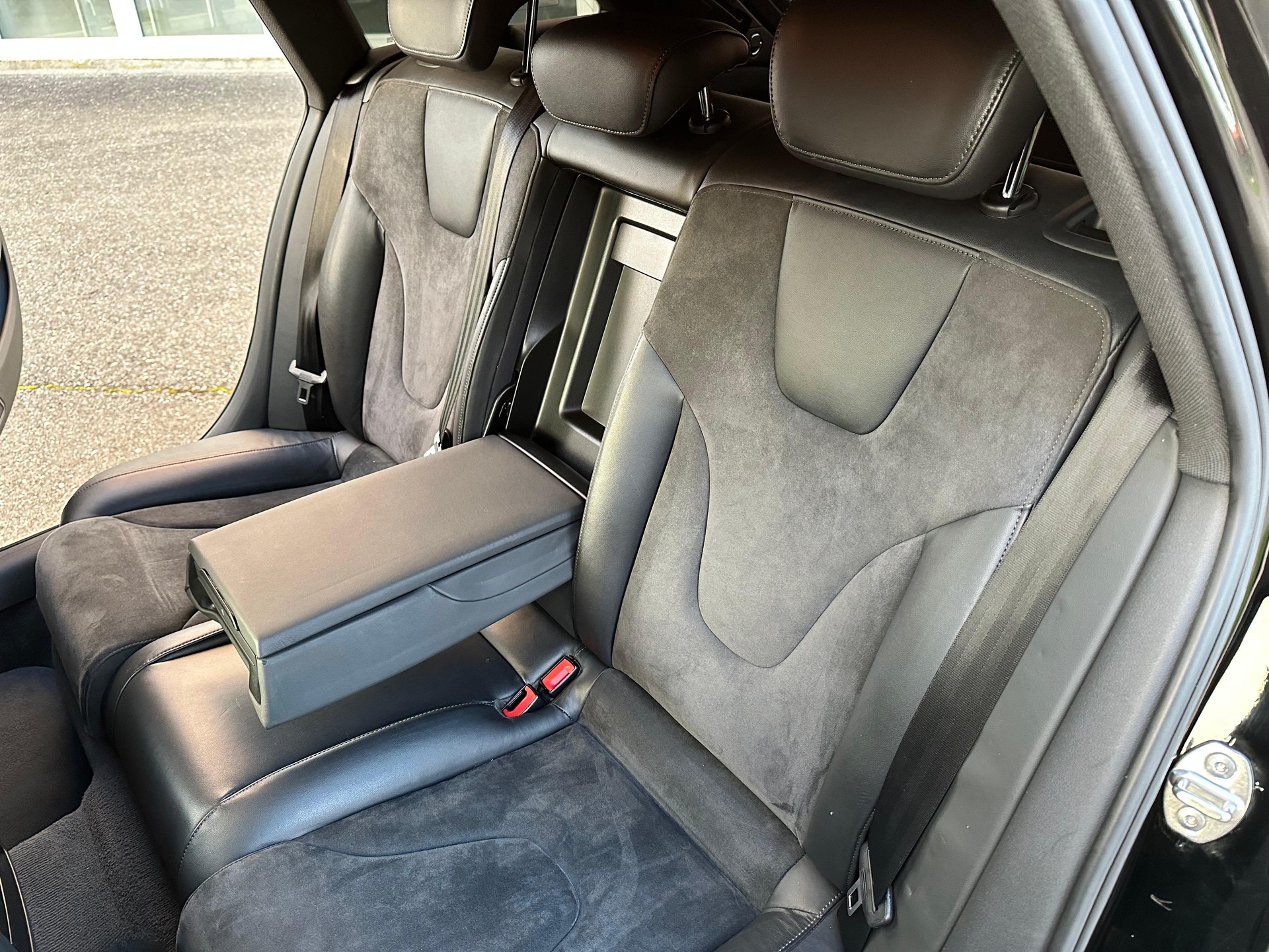 AUDI A4 Avant 2.0 TFSI quattro S-tronic-image-13