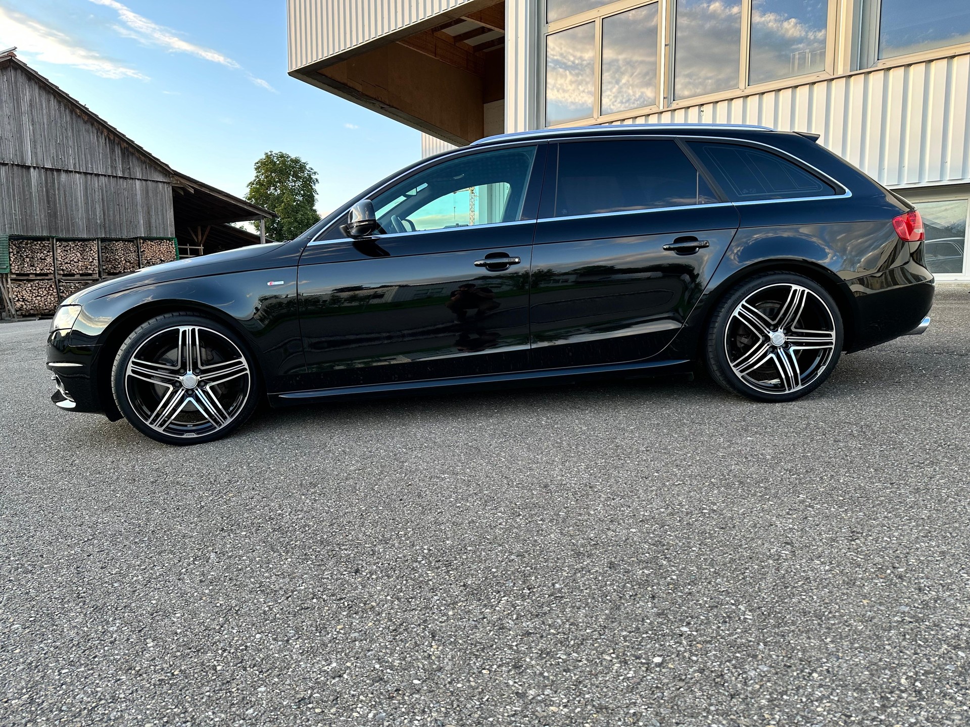 AUDI A4 Avant 2.0 TFSI quattro S-tronic-image-1