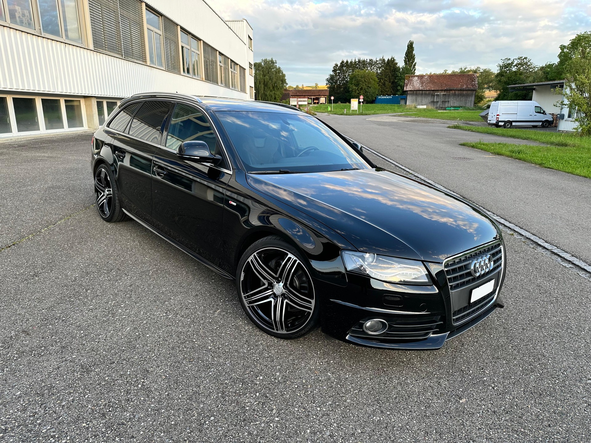 AUDI A4 Avant 2.0 TFSI quattro S-tronic-image-4