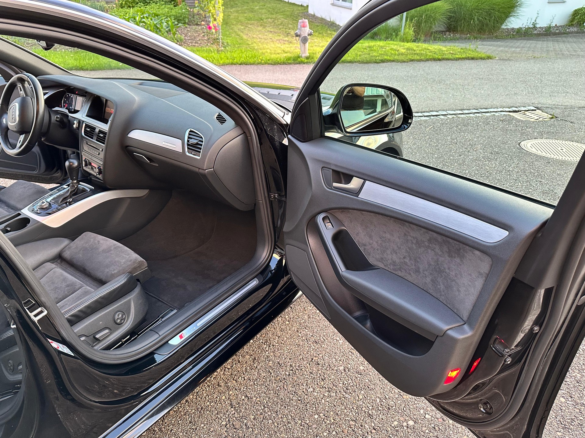 AUDI A4 Avant 2.0 TFSI quattro S-tronic-image-11