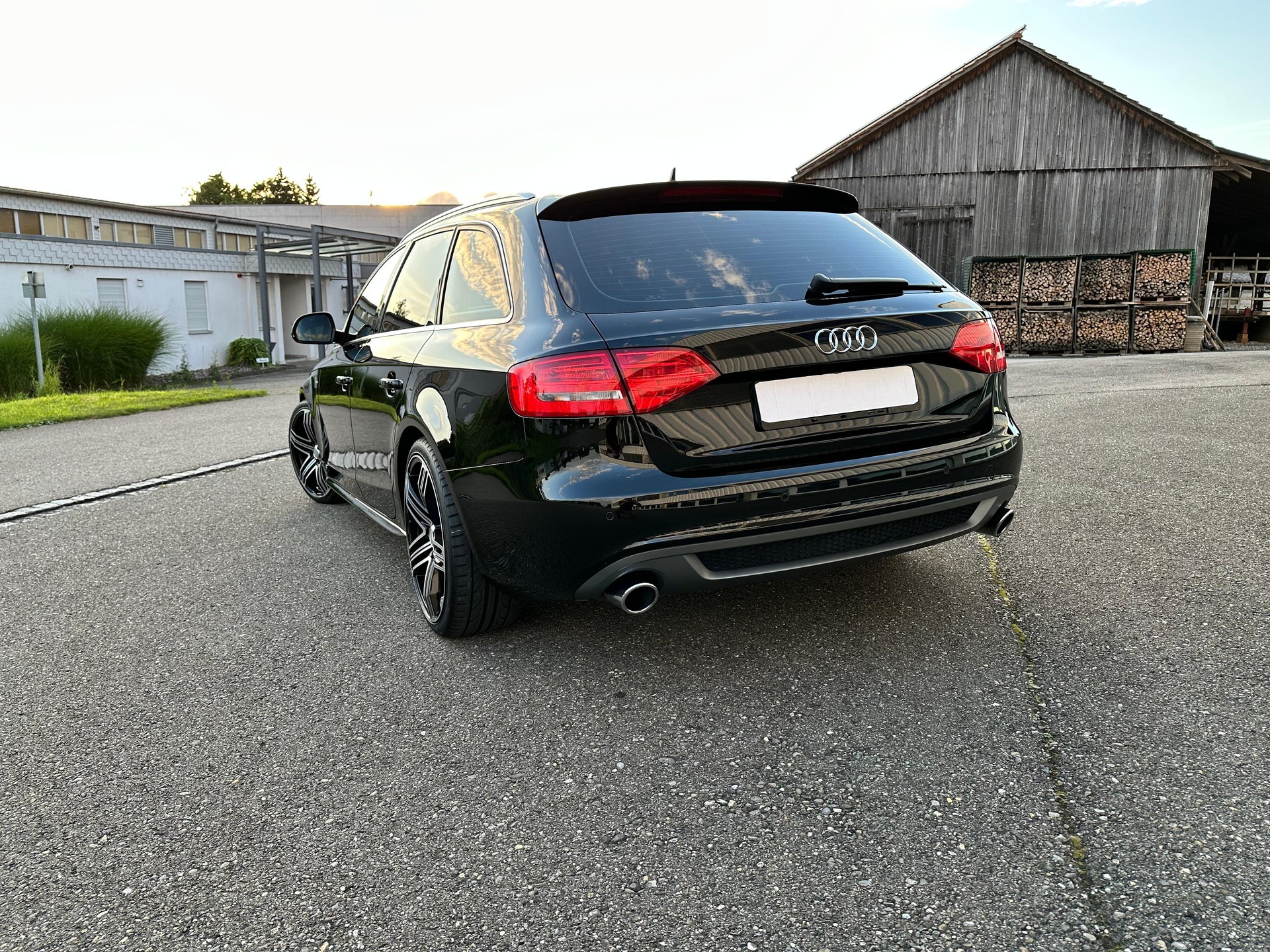 AUDI A4 Avant 2.0 TFSI quattro S-tronic-image-8