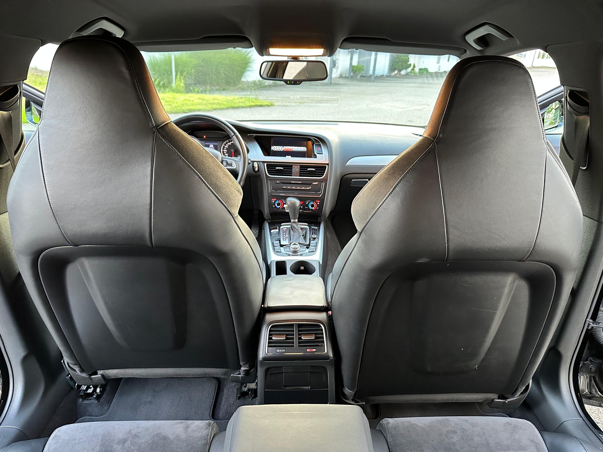 AUDI A4 Avant 2.0 TFSI quattro S-tronic-image-12