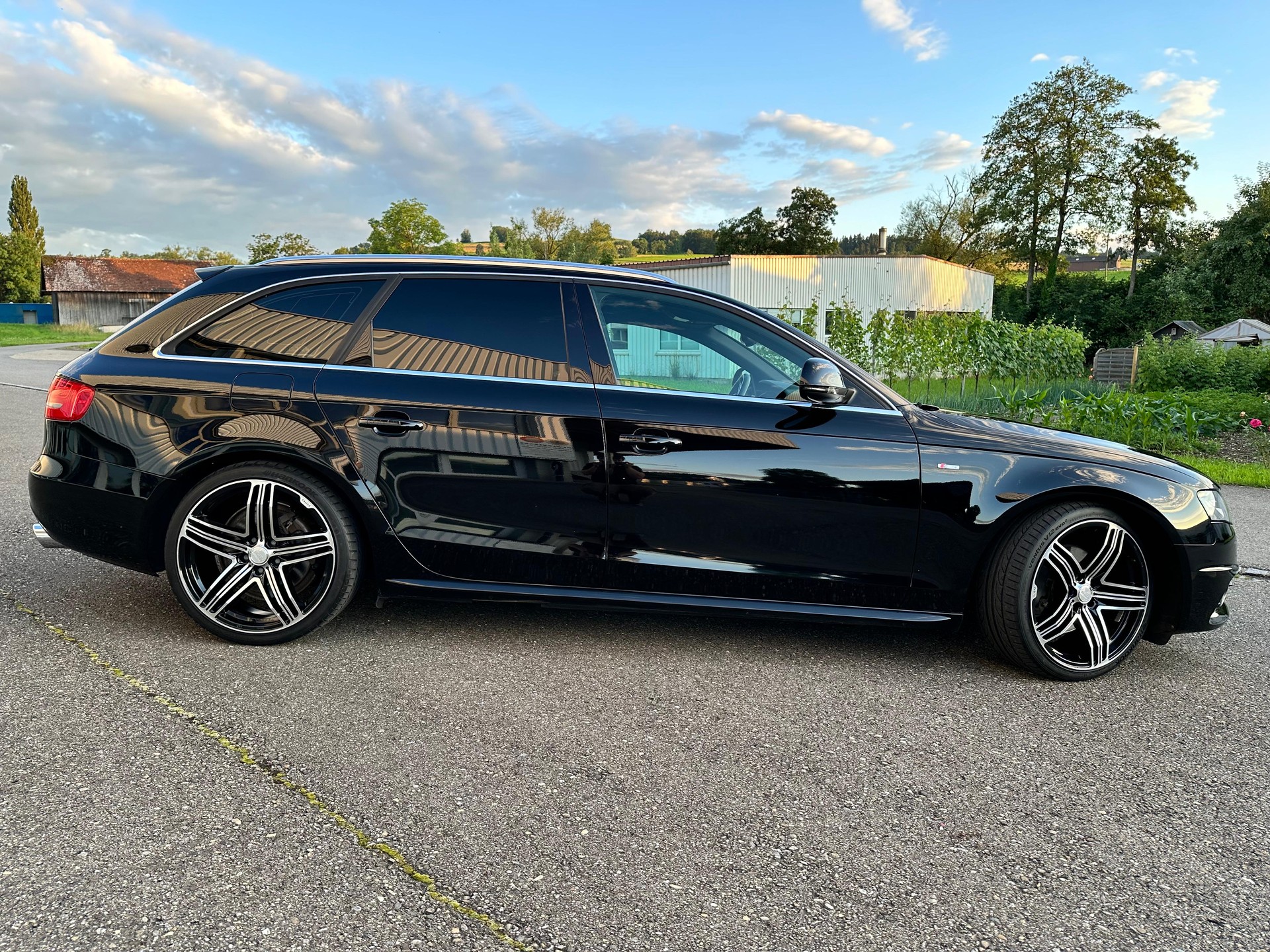 AUDI A4 Avant 2.0 TFSI quattro S-tronic-image-5