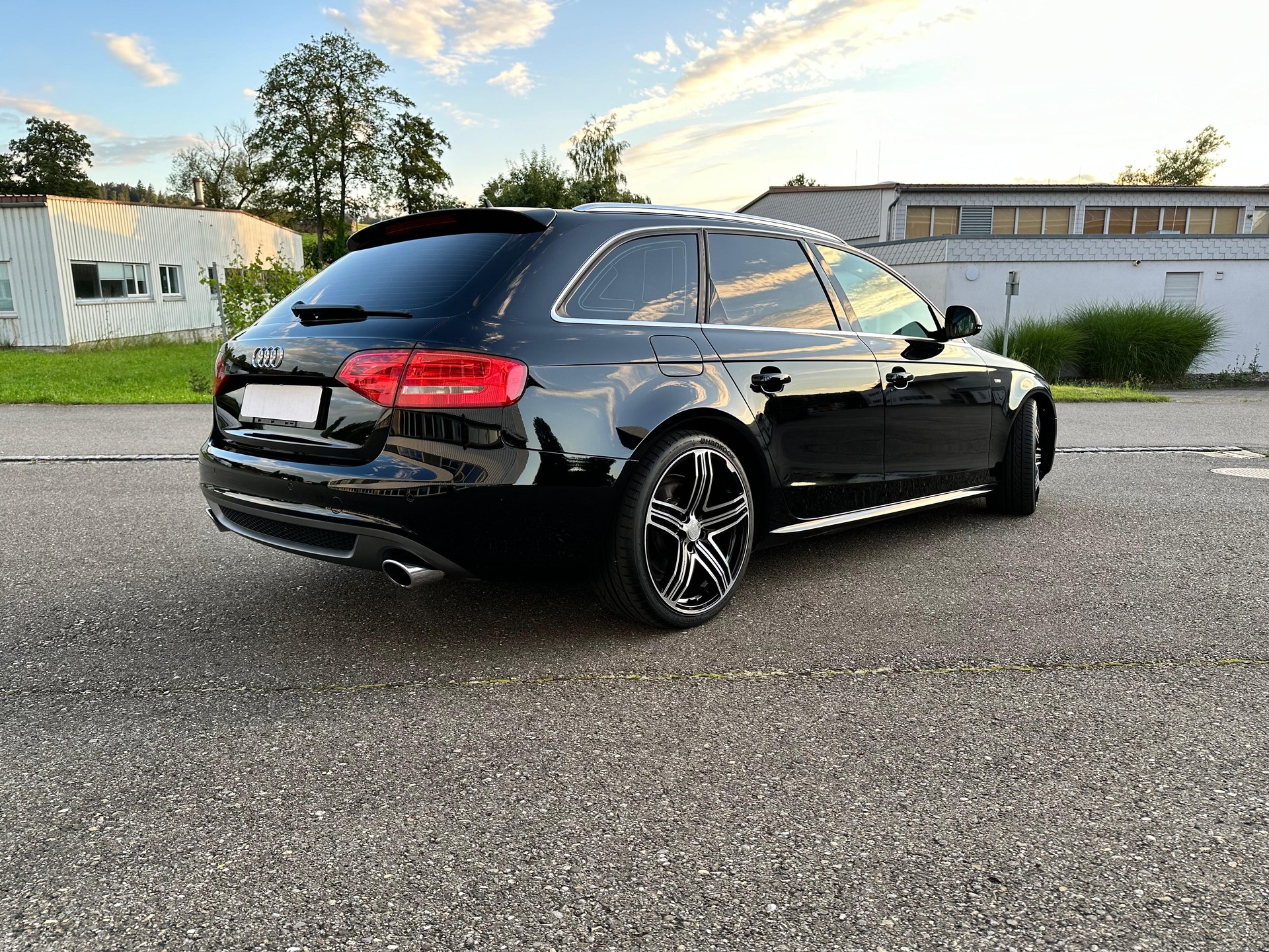 AUDI A4 Avant 2.0 TFSI quattro S-tronic-image-6
