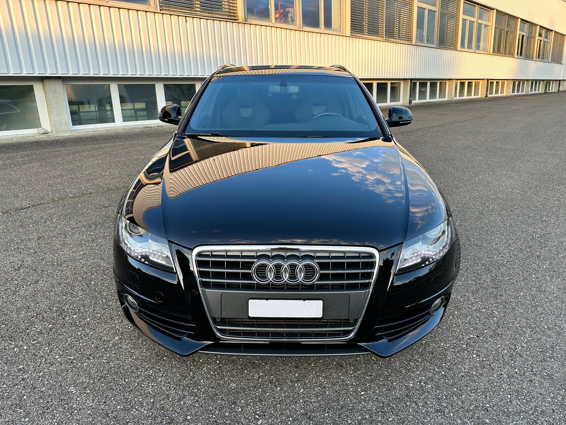 AUDI A4 Avant 2.0 TFSI quattro S-tronic-image-3
