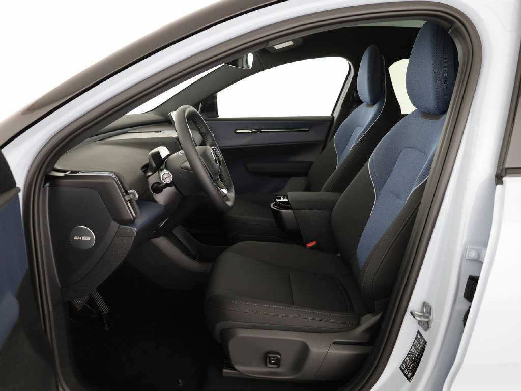 VOLVO EX 30 Cross Country P8 Ultra AWD-showroom-element-1
