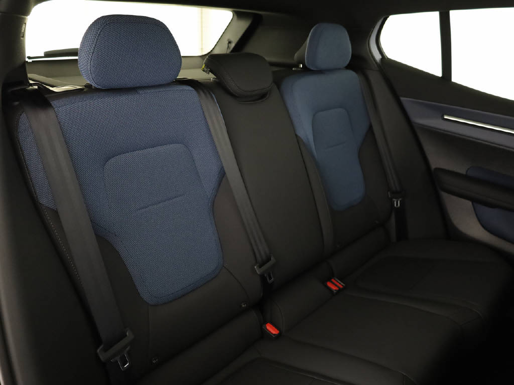 VOLVO EX 30 Cross Country P8 Ultra AWD-showroom-element-3